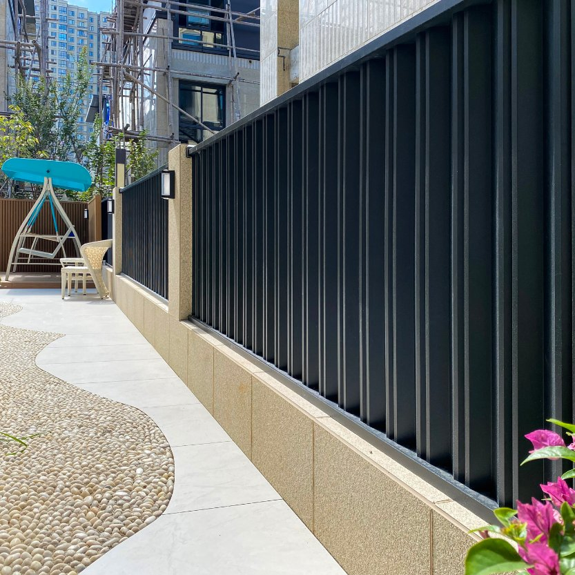 Customizable Aluminum Fence Railing System with Elegant Wooden Case