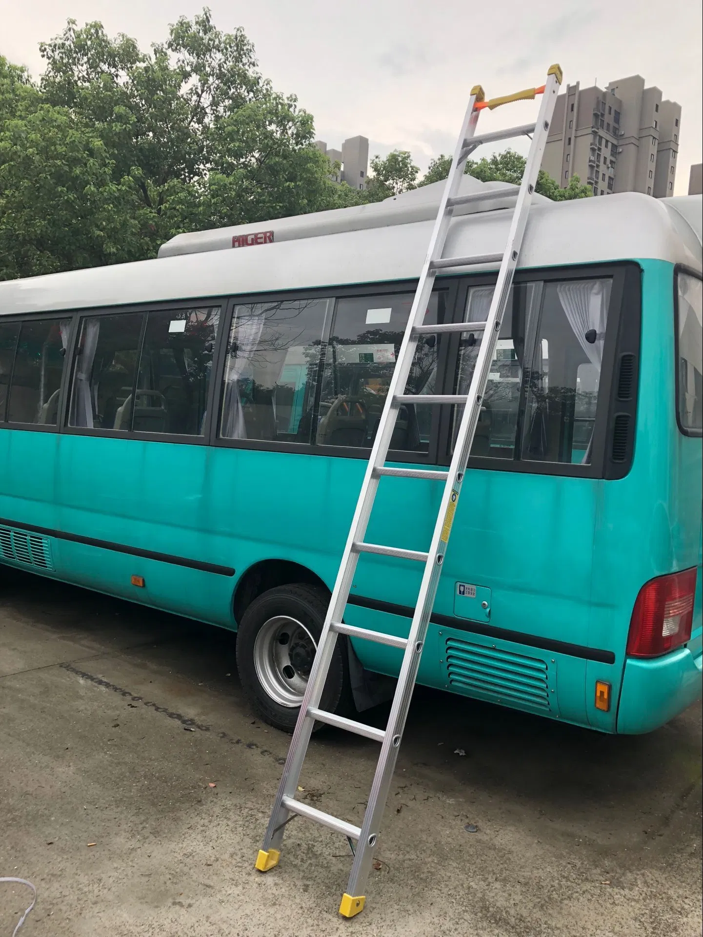 Heavy-duty 3.5m aluminum single straight ladders