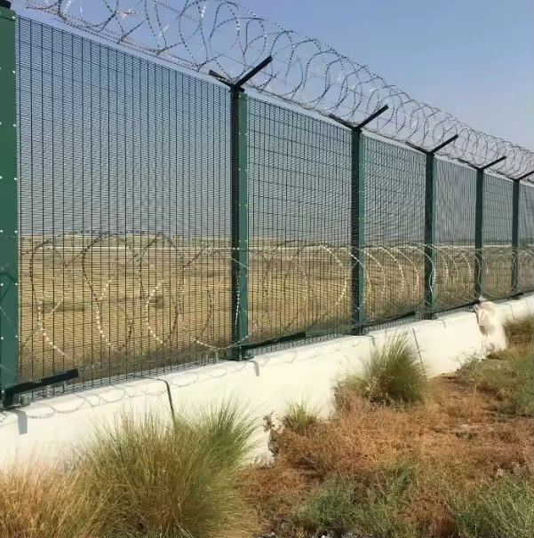 High Quality Galvanized Steel Metal PVC Coated 3D V Bending Curved Garden Farm Welded Wire Mesh Panel Fencing