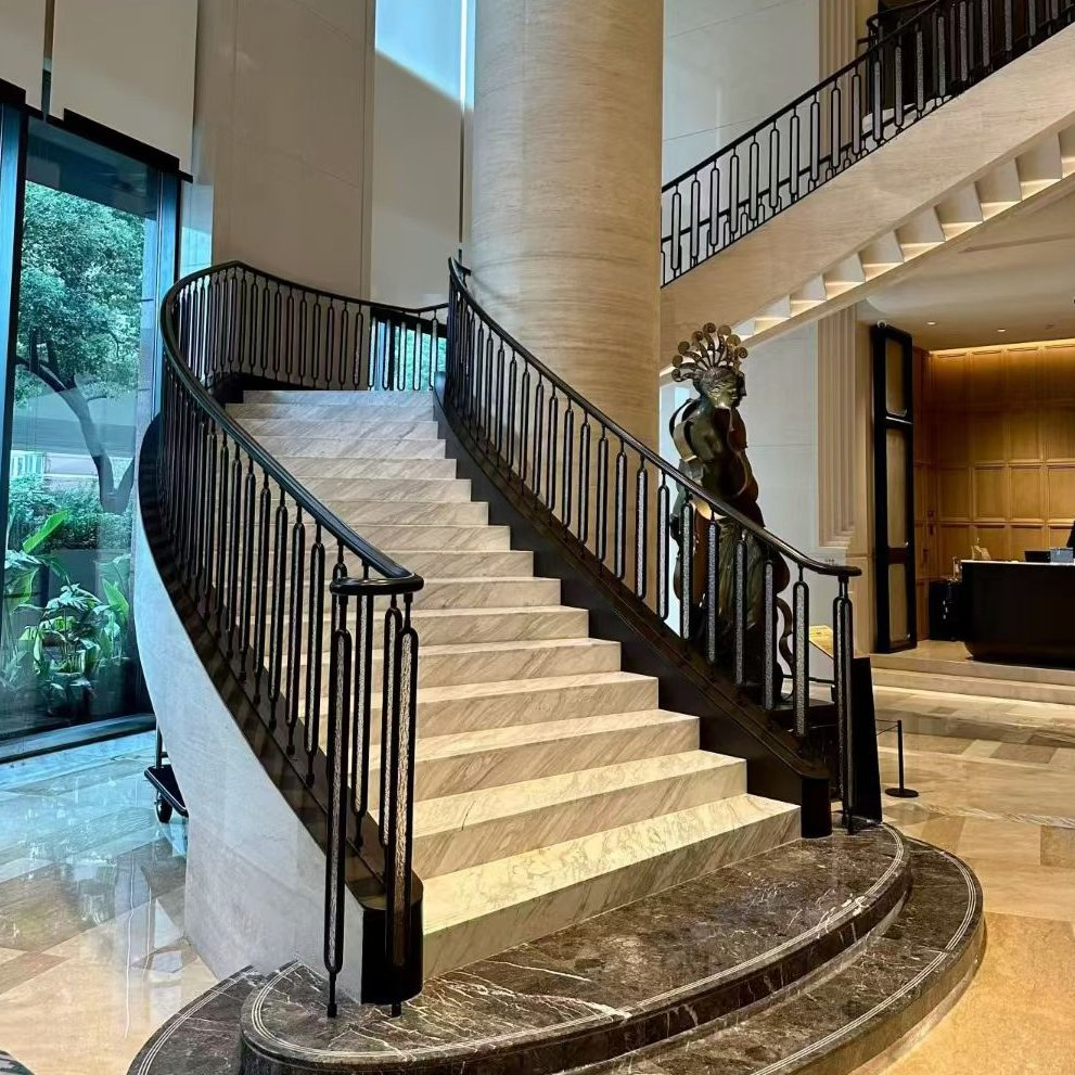 Modern Decorative Metal Glass High End Luxury Indoor Stair Balusters Railings Balusters for Villa Balcony Staircase