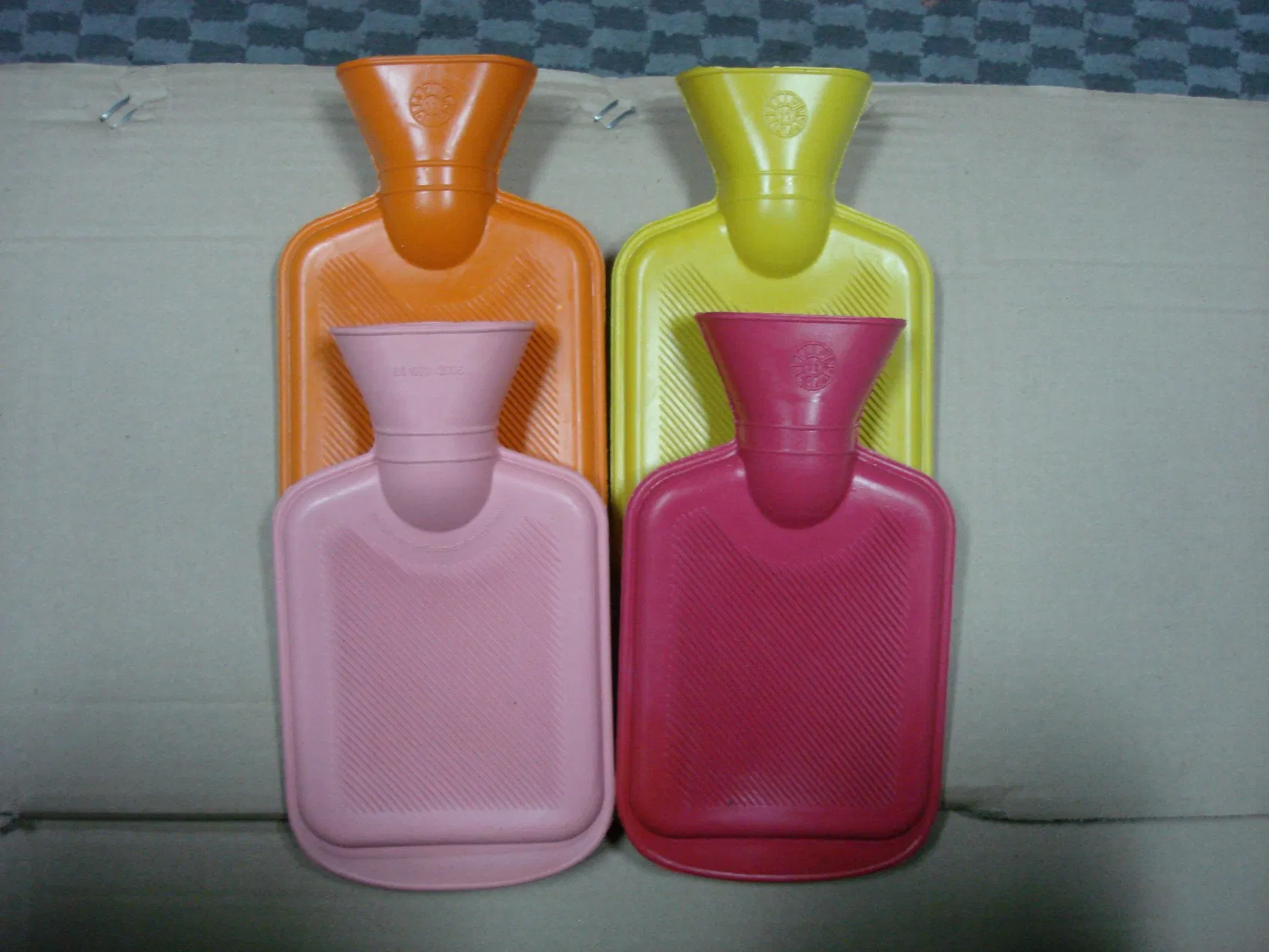 0.5L British Standard Colouful Rubber Hot Water Bottle