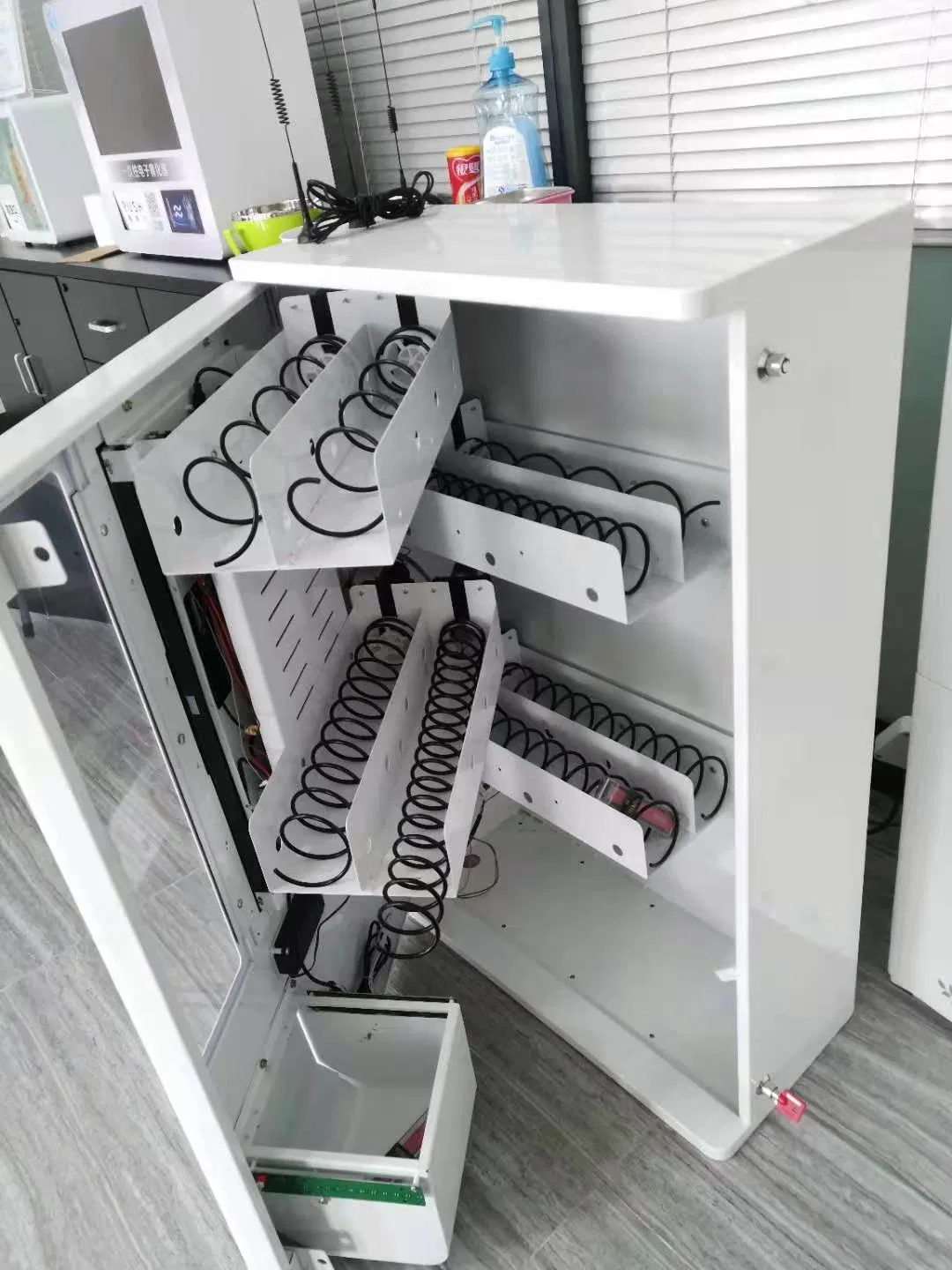 Weimi Mini Wall-Mounted Feminine Hygiene Vending Machine Provides Pads Tampons and Napkins