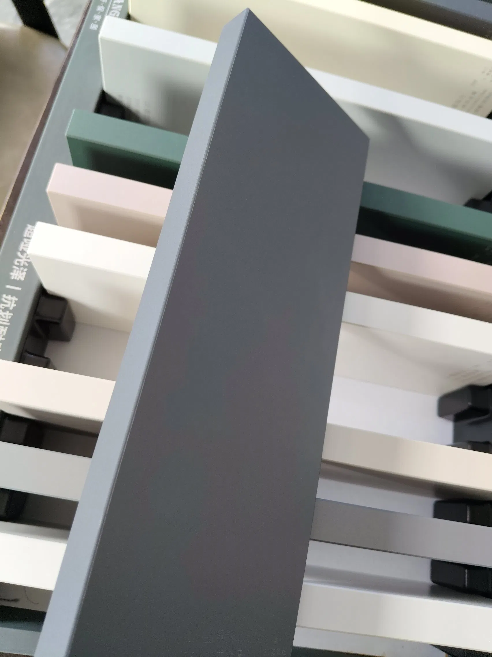 High Quality Decorative Panel MDF/ Plywood/Particle Board Standard Size 1220X2440X18mm for Inddoor Furniture