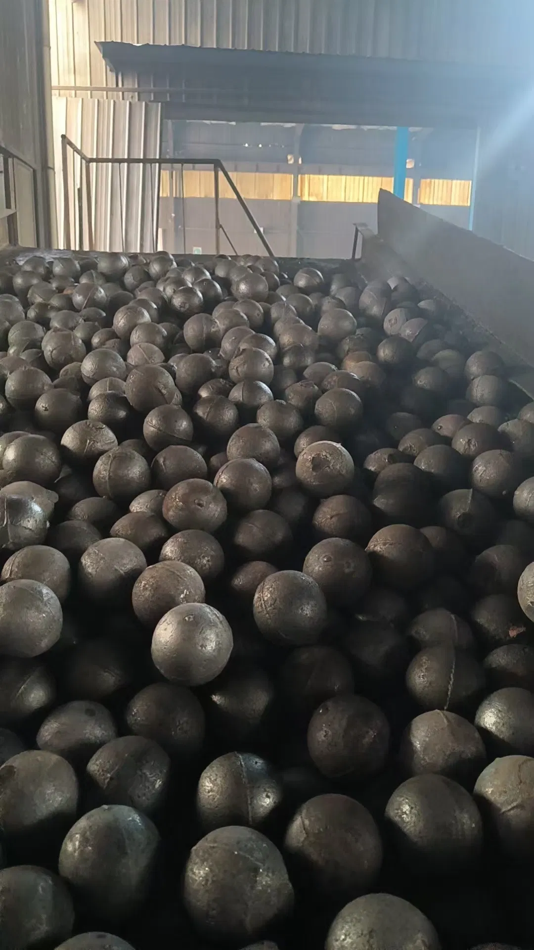 80 mm Quenched High Chrome Cast Grinding Steel Ball with Best Quality