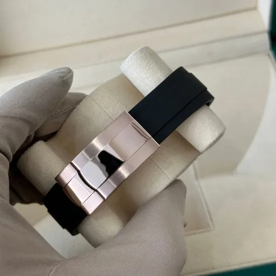 Modern Tourbillon Style Mechanical Watch for Luxury Lovers with Cosc Quality