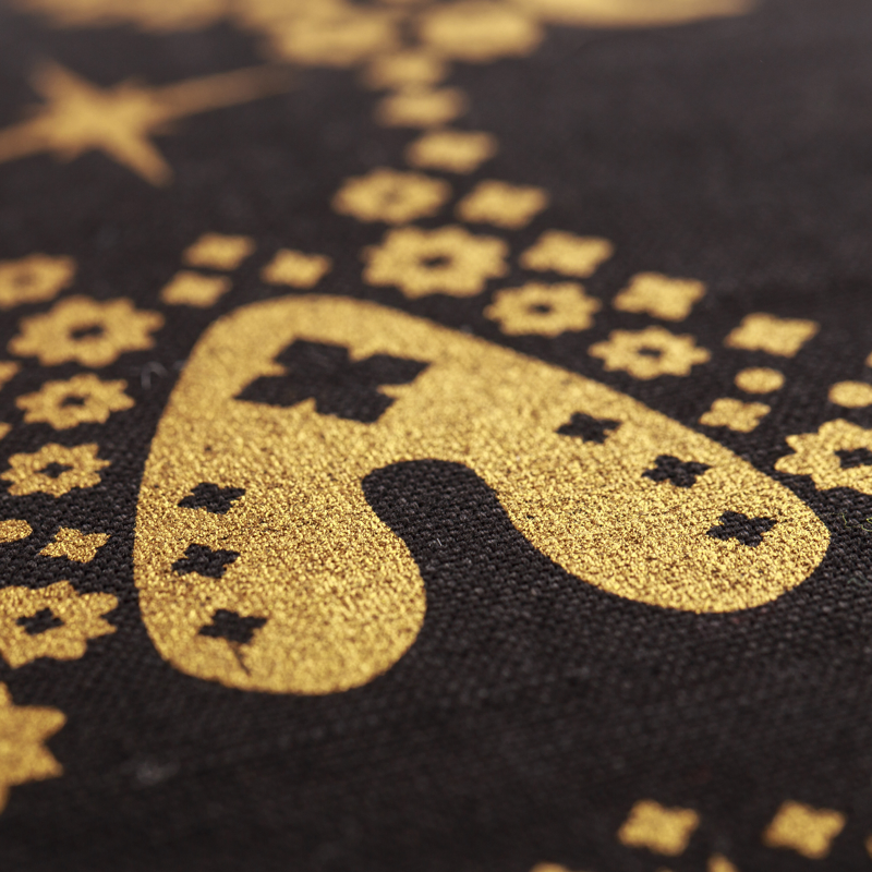 Printed Golden Powder Skull Cotton Square Cushion with Polyester Padding for Garden Outside or Home Decoration