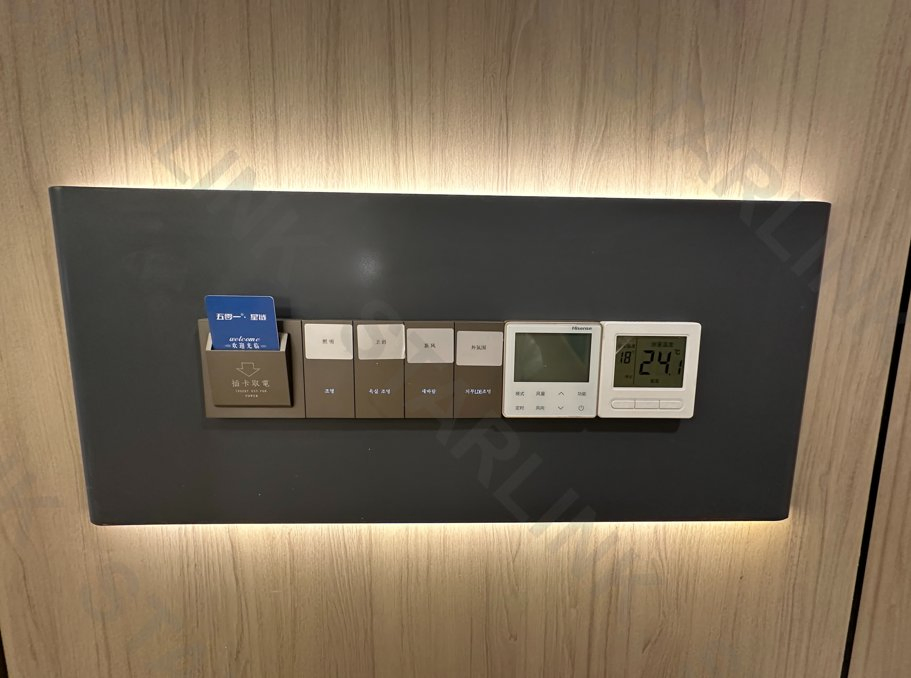 Modern Space Capsule Camping House for Outdoor Adventures