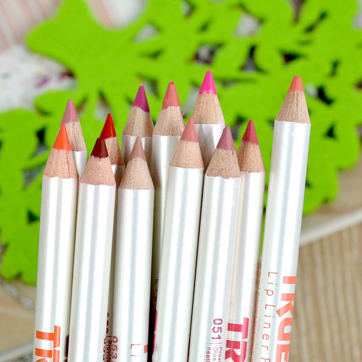 Women Make up Lipliner with Long Lasting Kissproof Colors