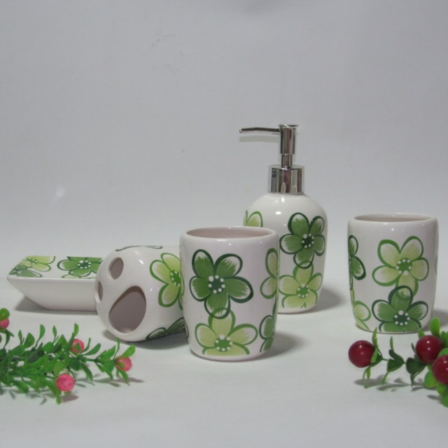 Набор для ванной F205: держатель щеток, стакан, мыльница