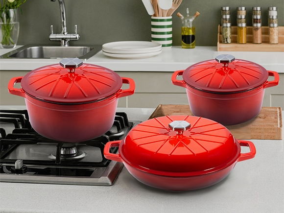 Эмалированные кастрюли с тарелками, наборы разных цветов