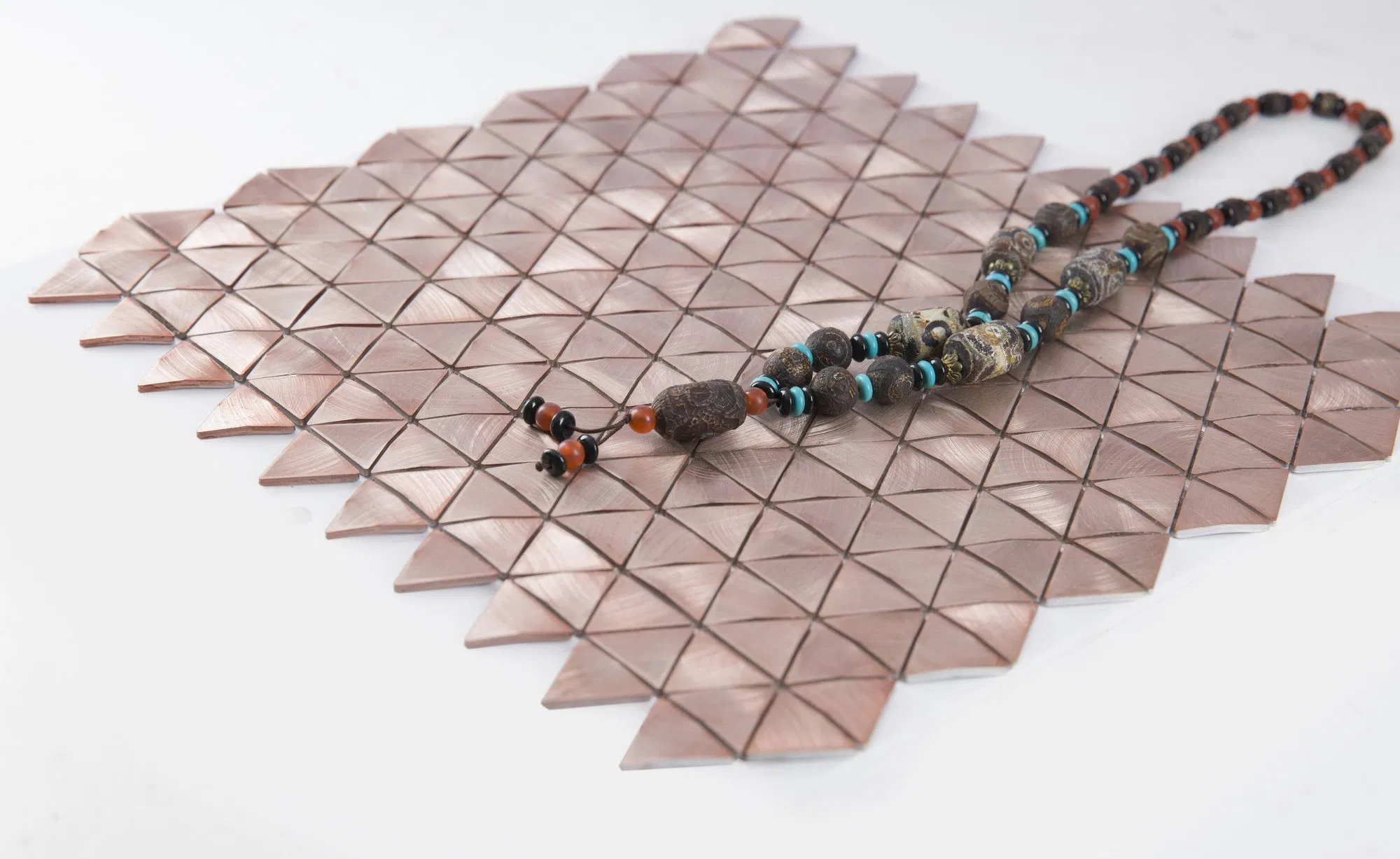 Металлическая мозаика матовая треугольная золотая