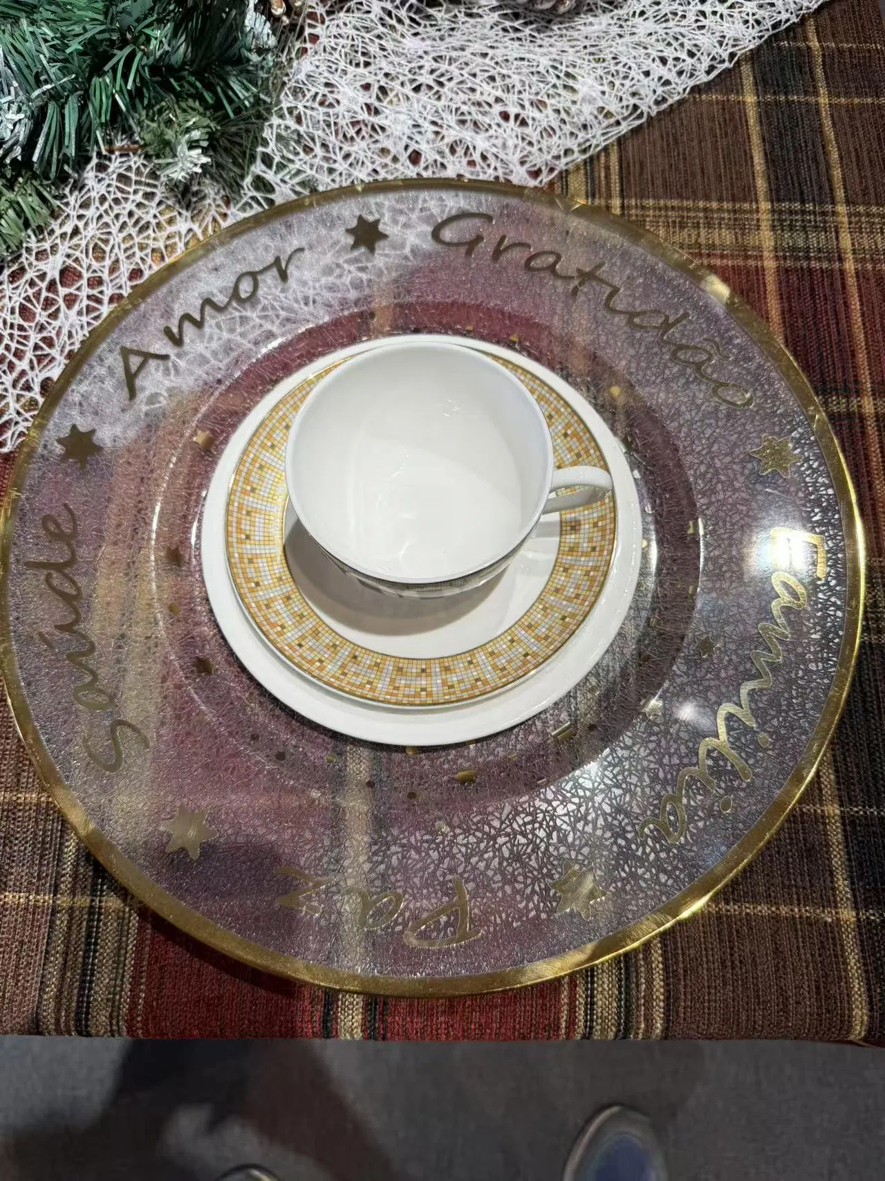 3. PP Eco-Friendly Plastic Charger Plate Used in Wedding/Party/Resutrant/Household