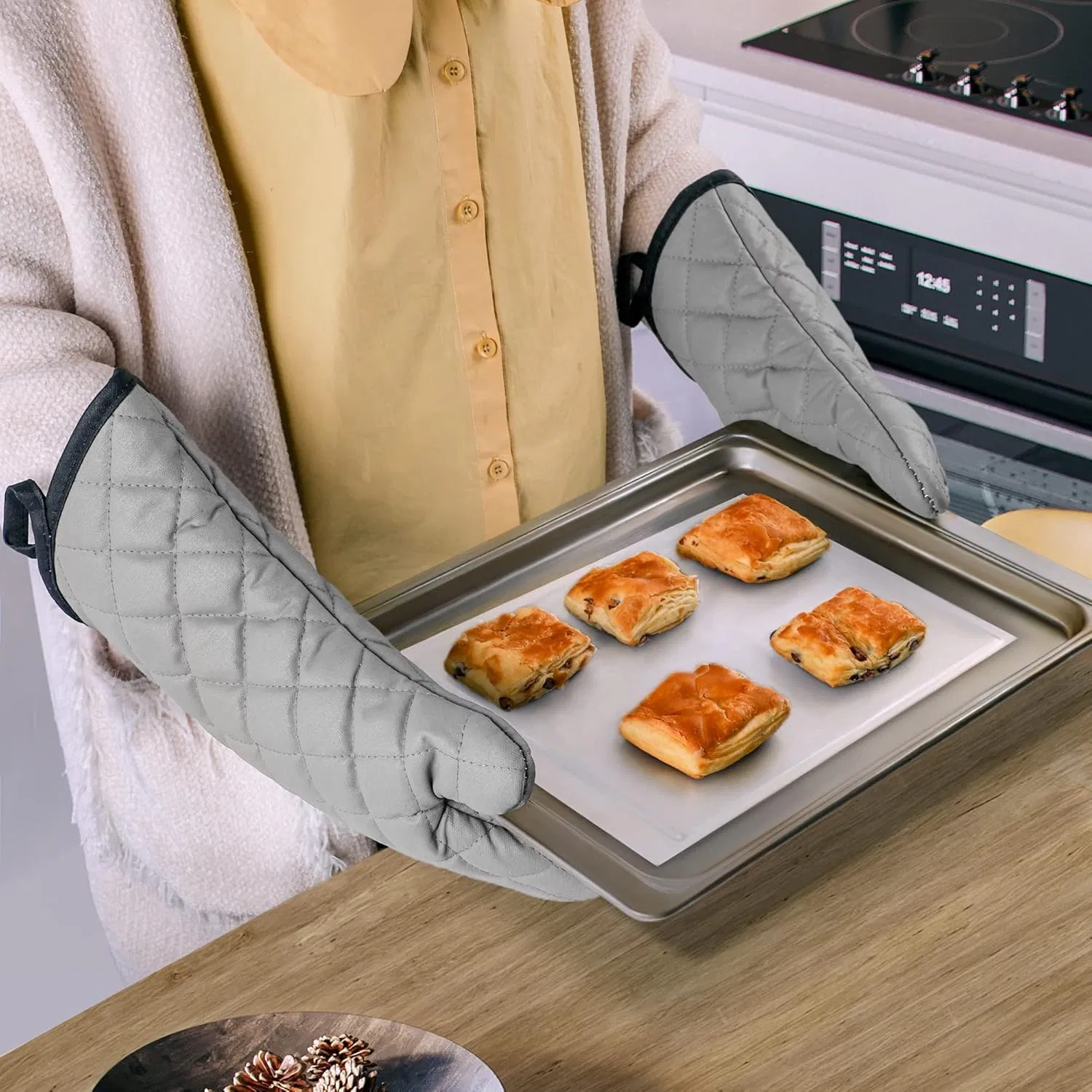 Premium Heat Resistant Quilted Lining Kitchen Gloves for Safe Cooking