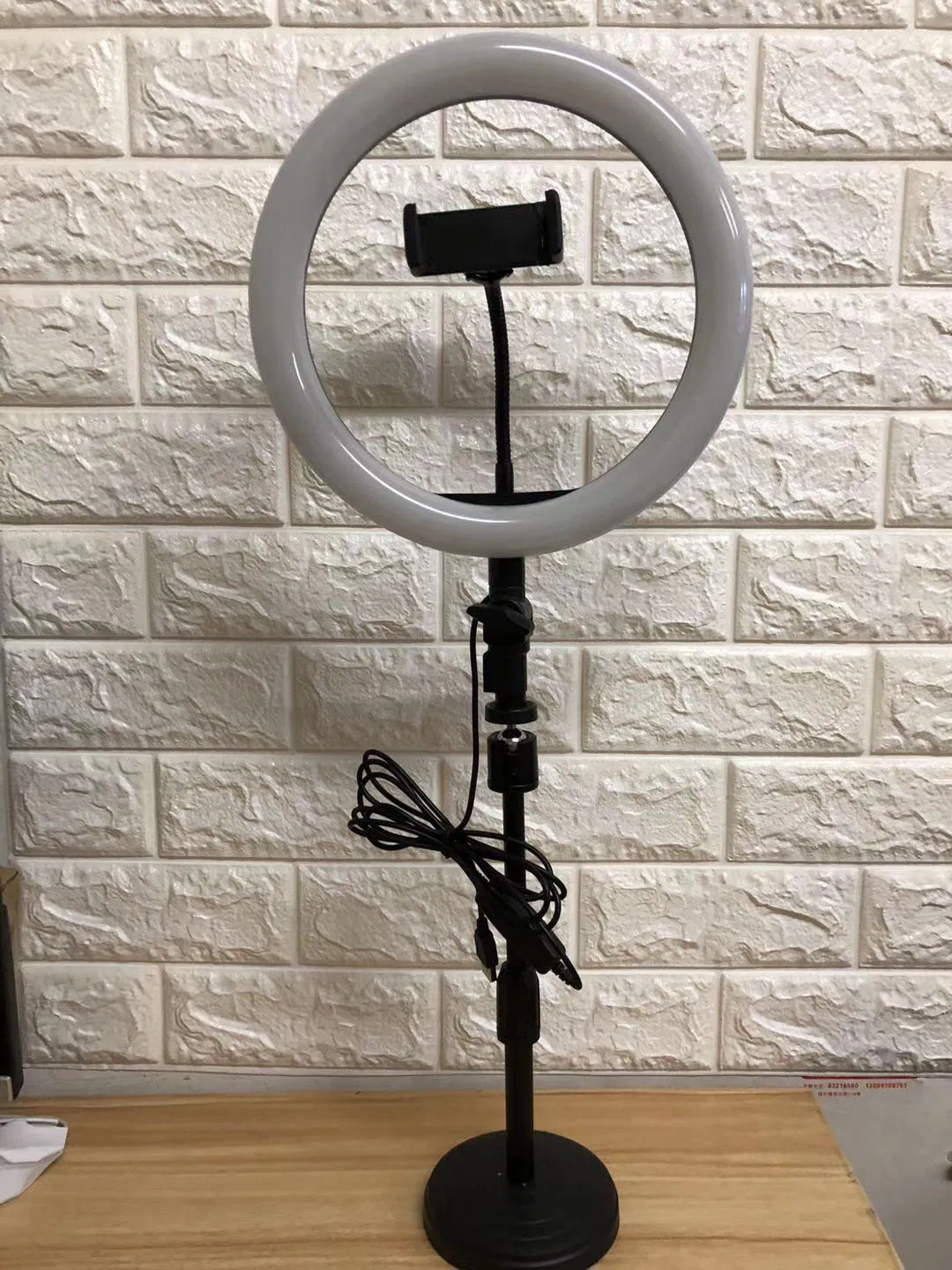 Светильник для селфи и стримов с держателем телефона