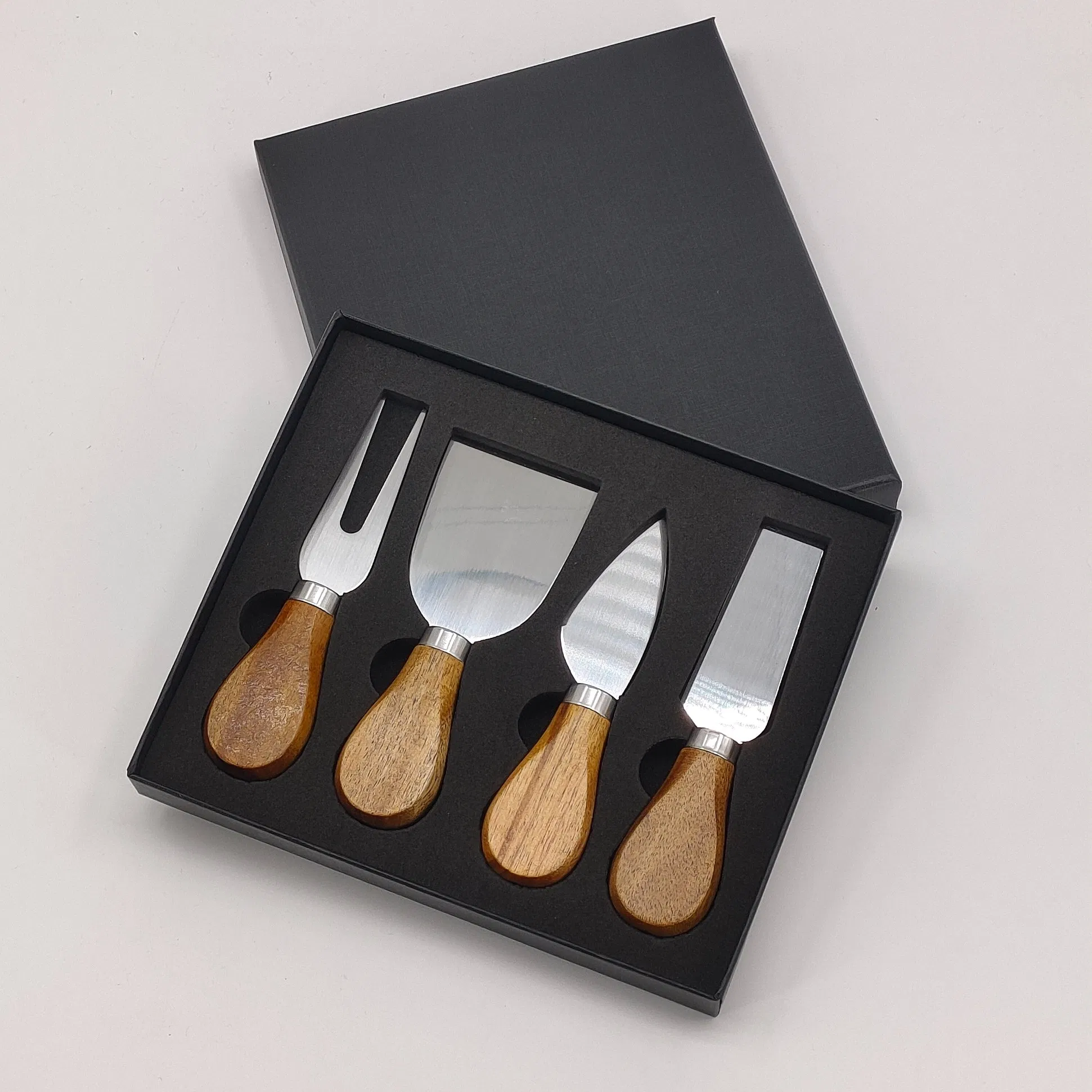 Набор ножей для сыра из нержавеющей стали и акации