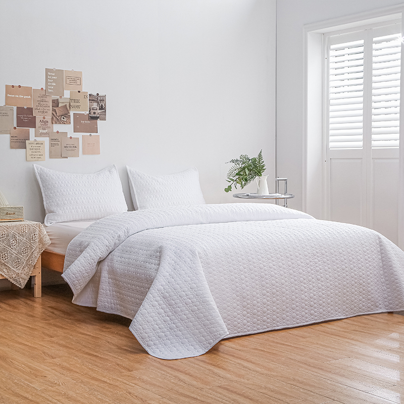 Home Textile High Quality Bedroom Bedding Solid Color King Size Quilted Bedspread with Pillow Wholesaler
