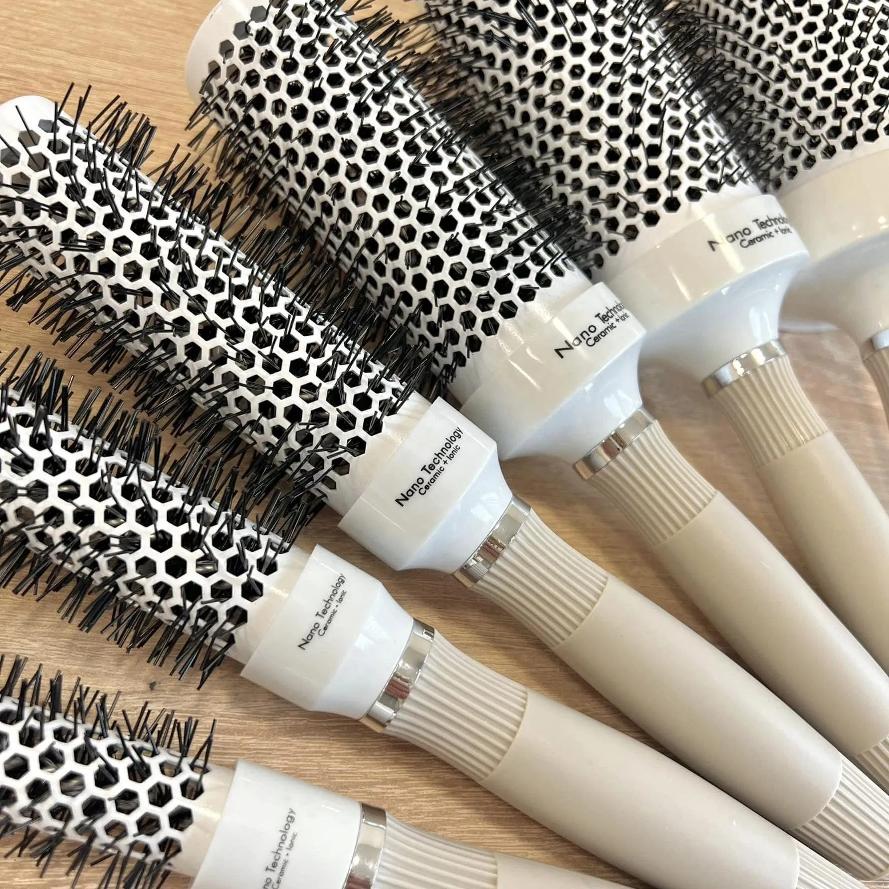 Профессиональная керамическая ионная круглая щетка для укладки