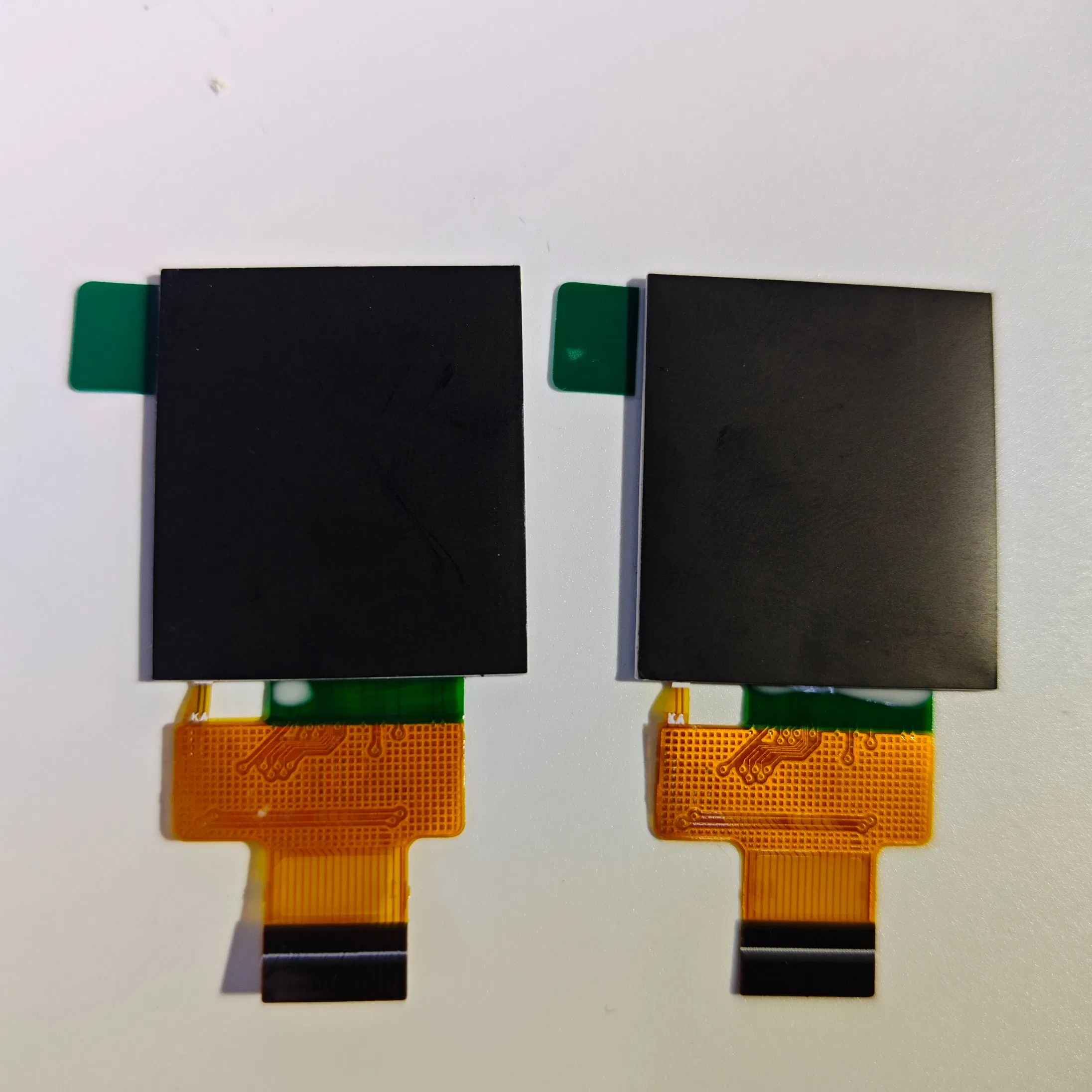 TFT HD LED Backlight Spi Interface 380 CD/M2 Luminance 1.3 Inch IPS LCD Display