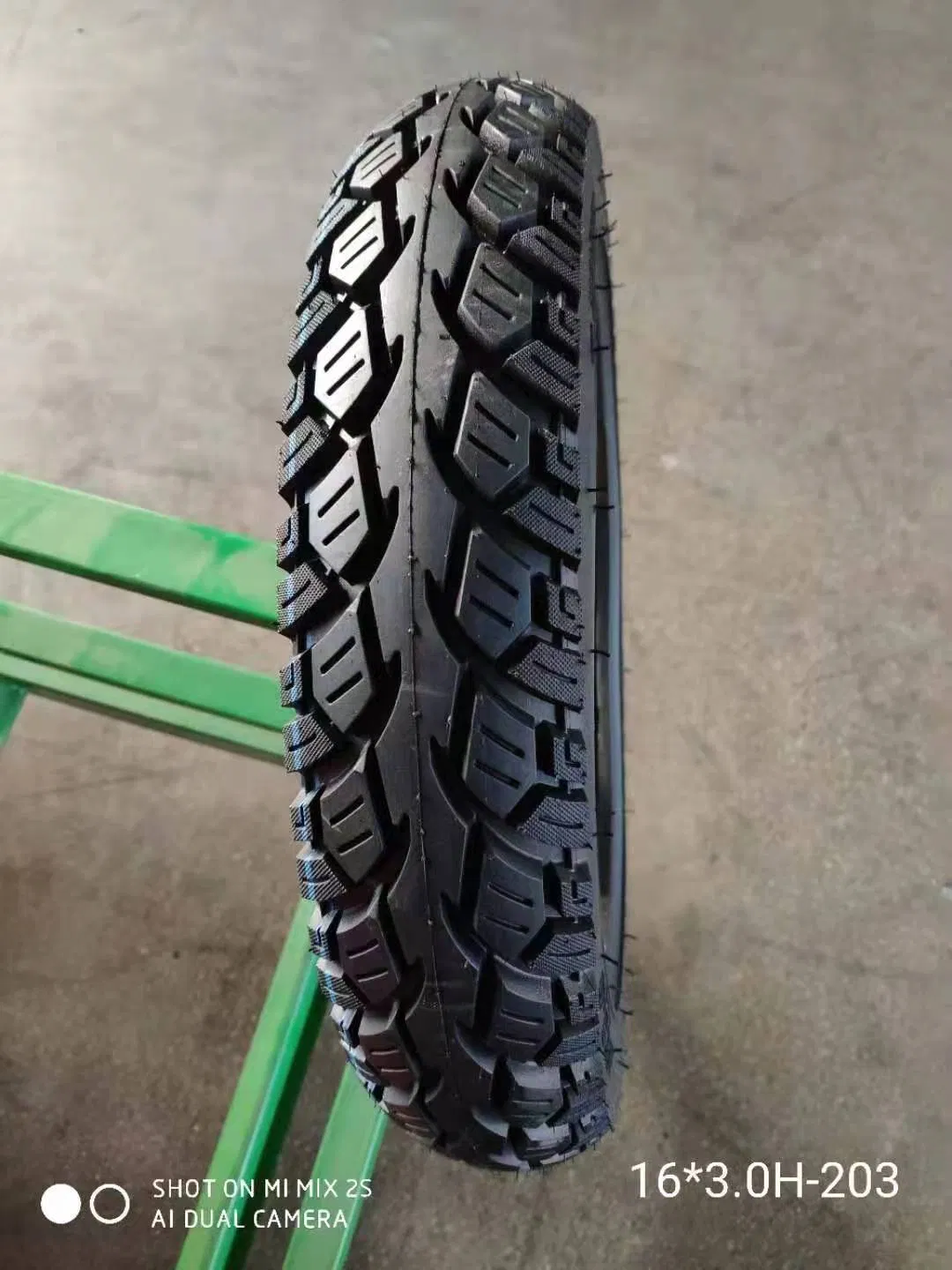 Шина мотоциклетная 3.00-10, камерная/бескамерная