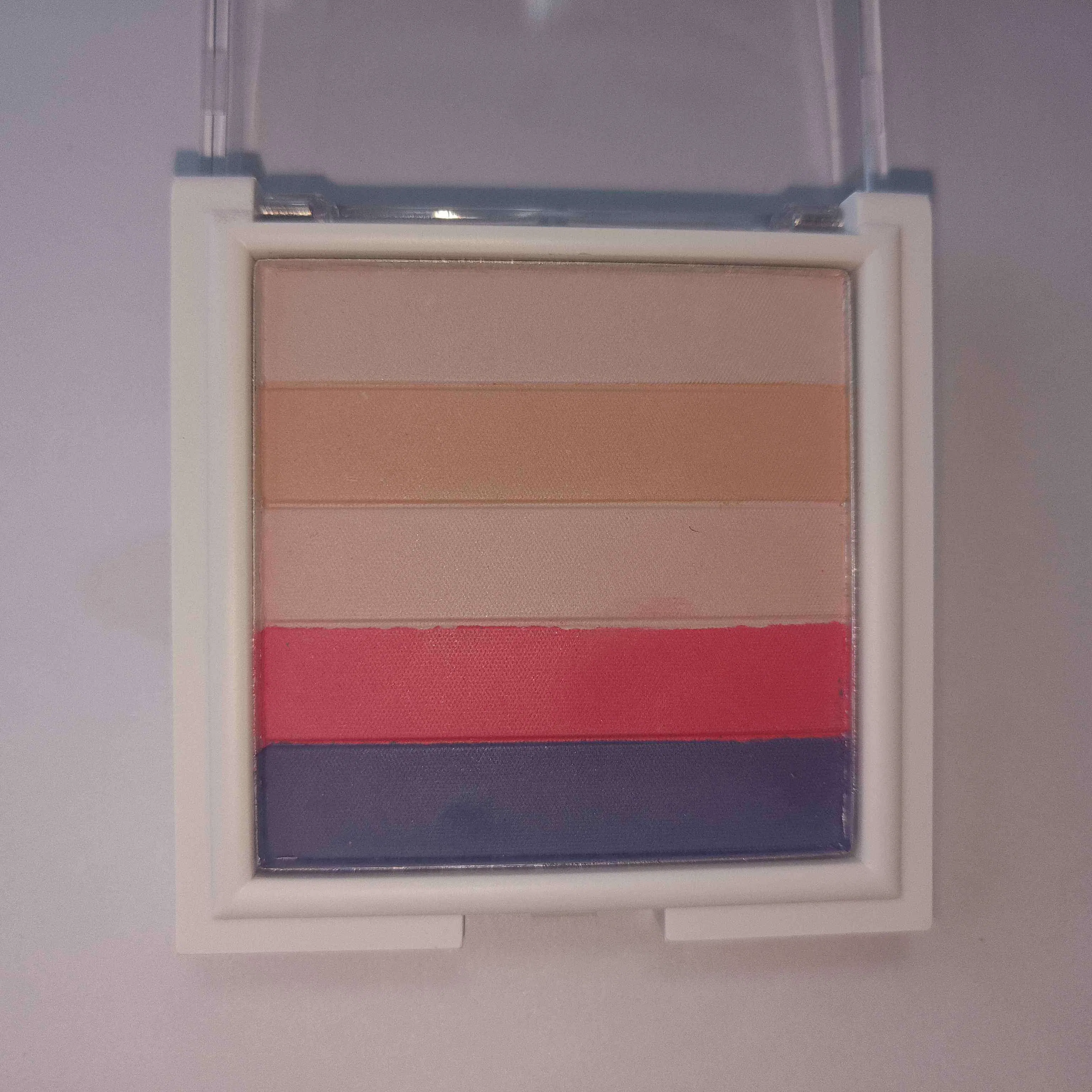 Glamourous Eye Shadow Palette for Stunning Makeup Looks