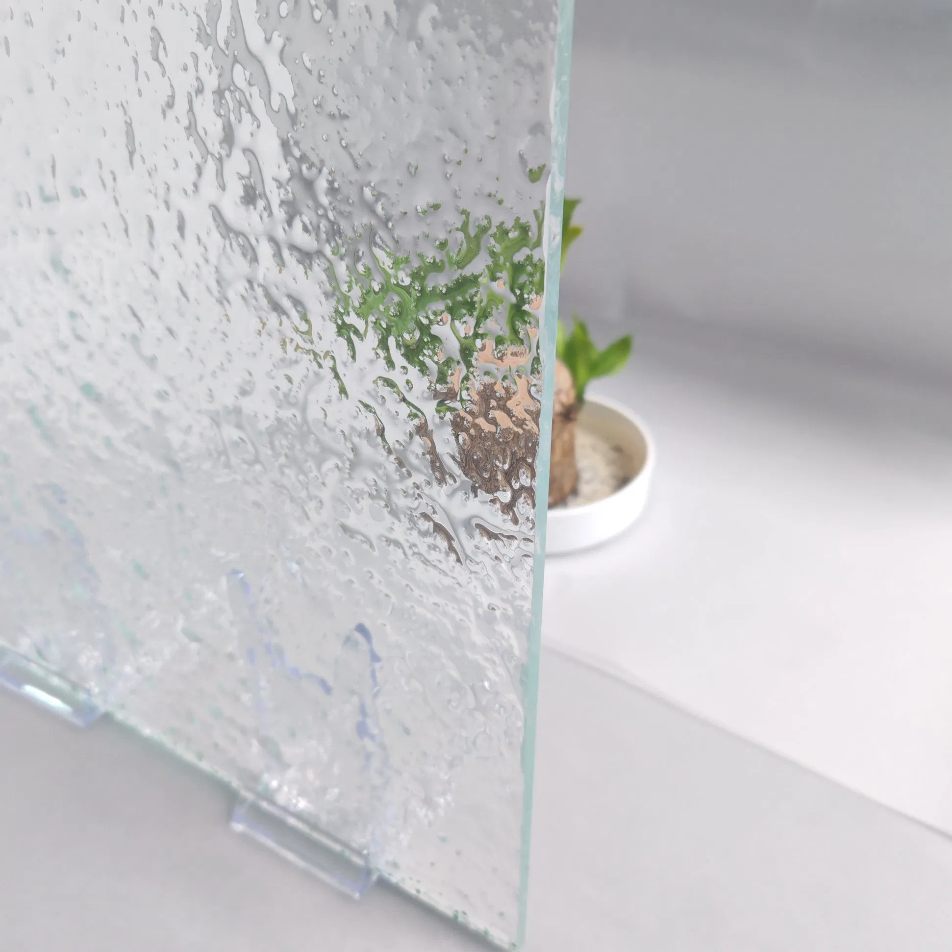 Ultra-White Clean Patterned Tempered Fused Glass for Spatial Decoration Artistic Partitions