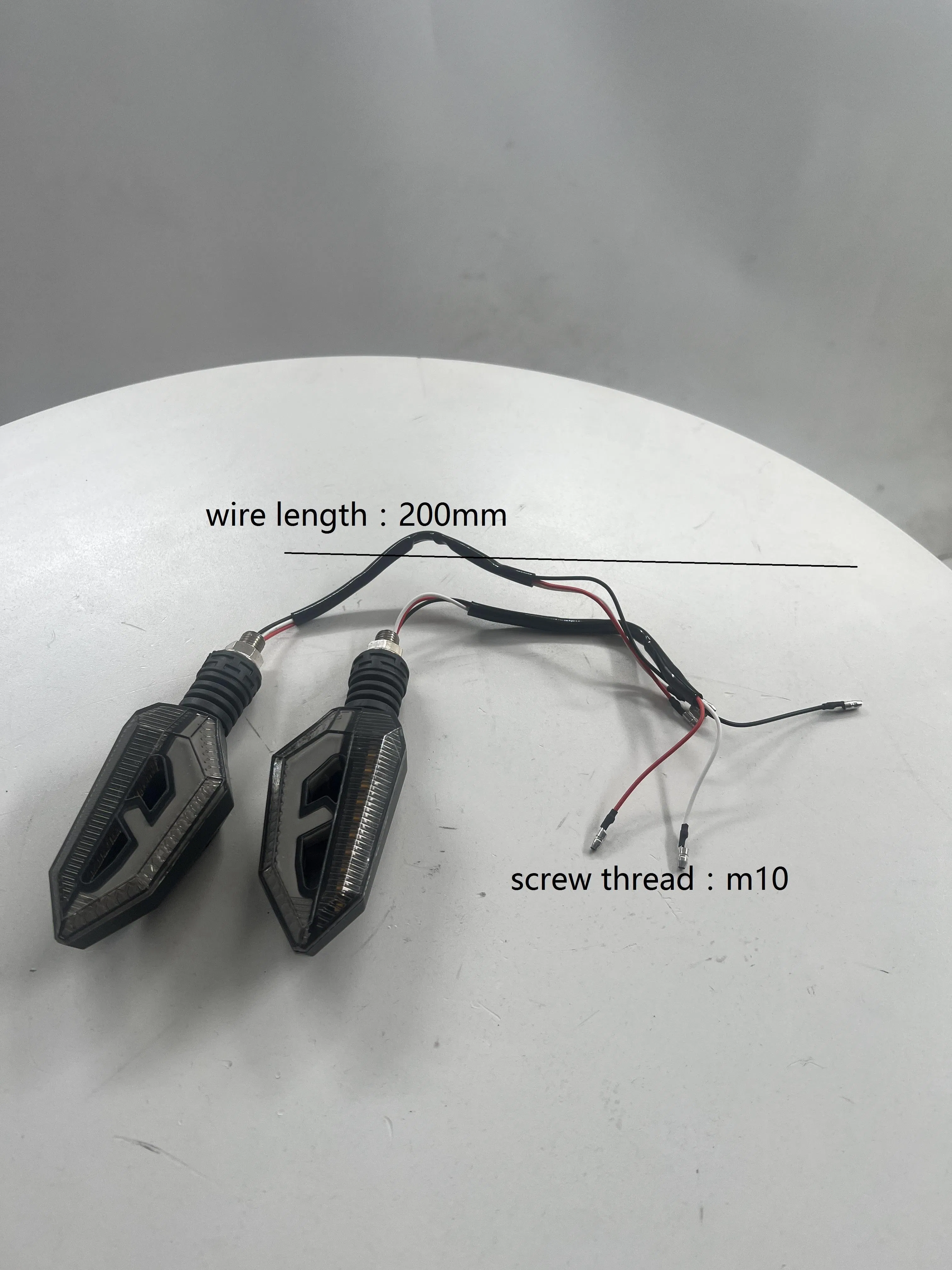 Светодиодный поворотник 2xo-151 R для мотоциклов и трициклов