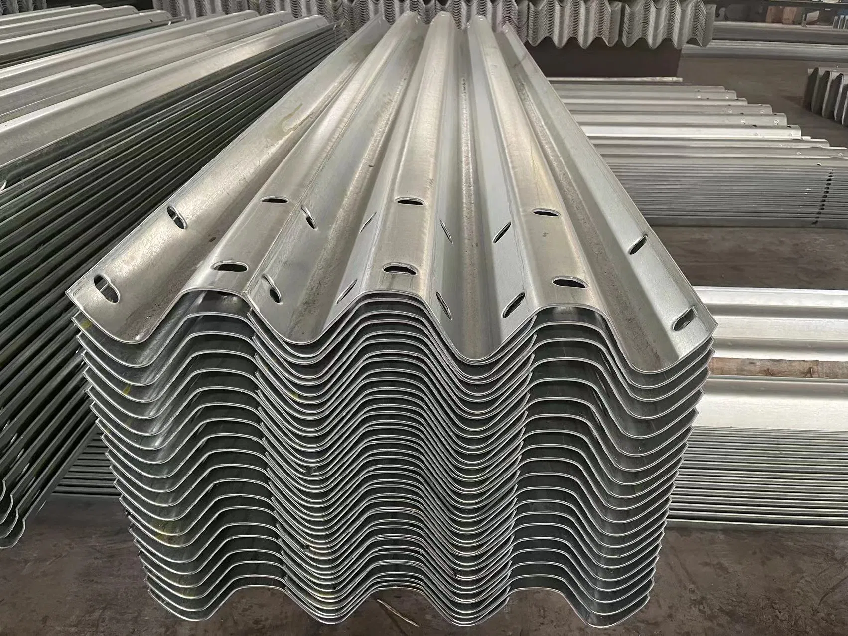 High Quality Highway Hot Dipped 2-12mm Thickness Galvanized W Beam Steel Plate Guardrail W Beam