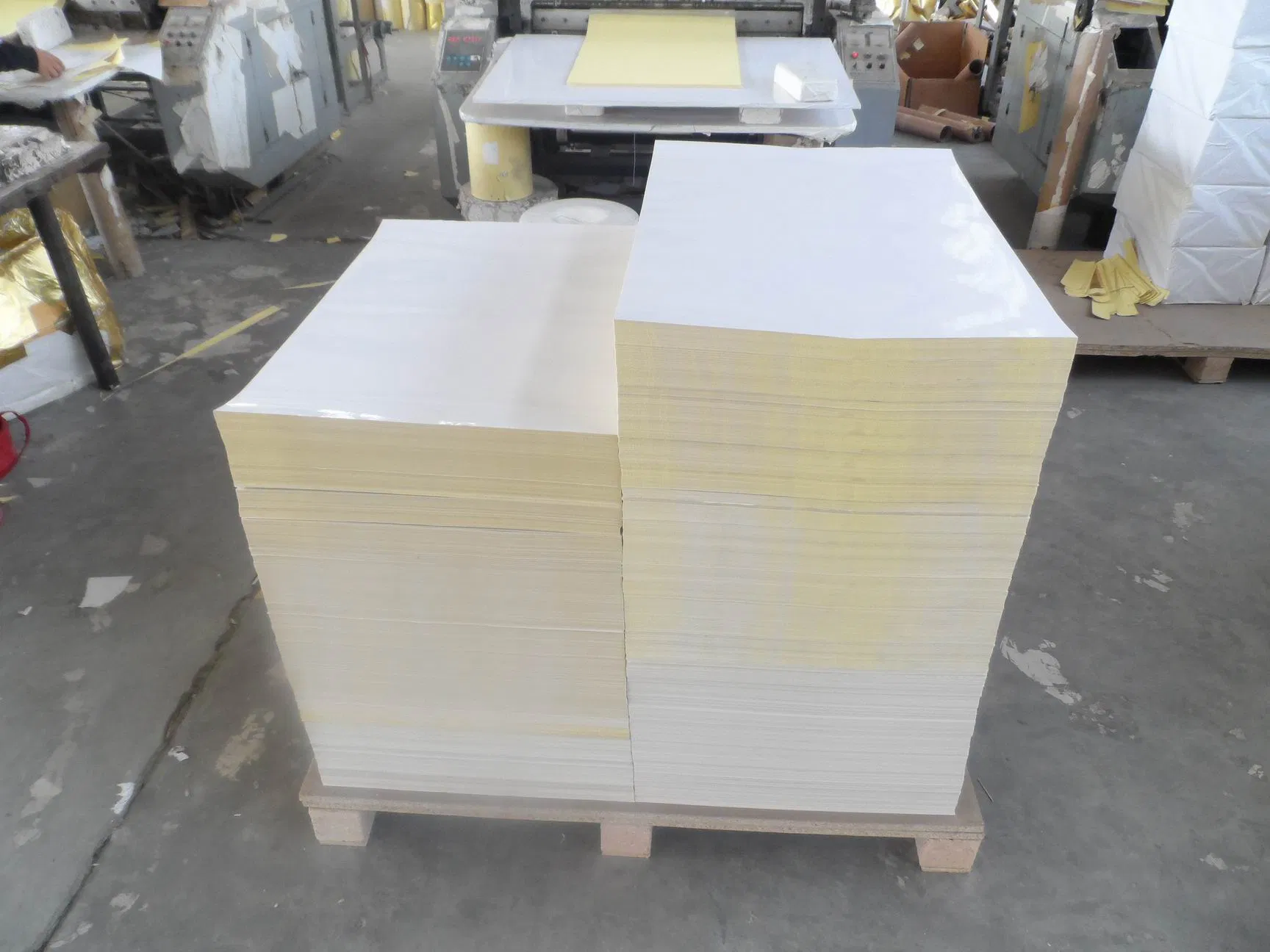 Self Adhesive Sticker Paper with 3.8cm Back Slit Back Cut