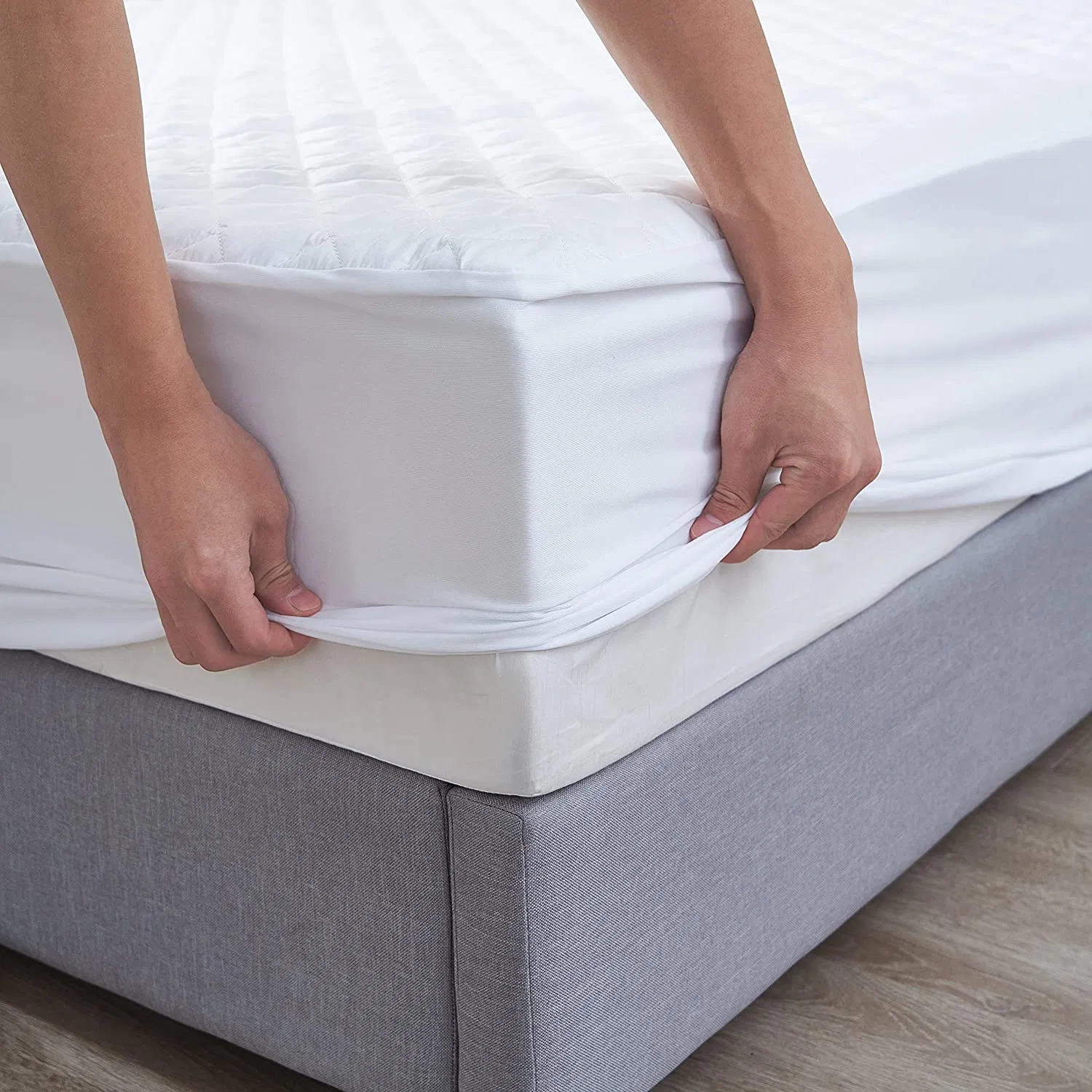 Full Size Waterproof Mattress Protector Custom Design Quilted Fitted Skirt Mattress Protector