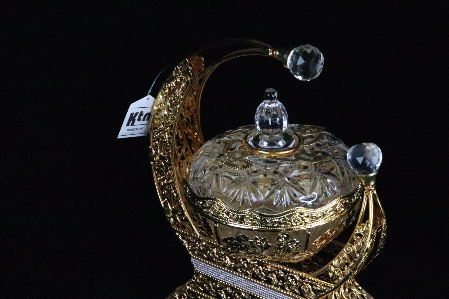 Wholesale Household Daily Ornaments, Gold-Plated Iron Art, Matched with Bowls, Glass Bowls
