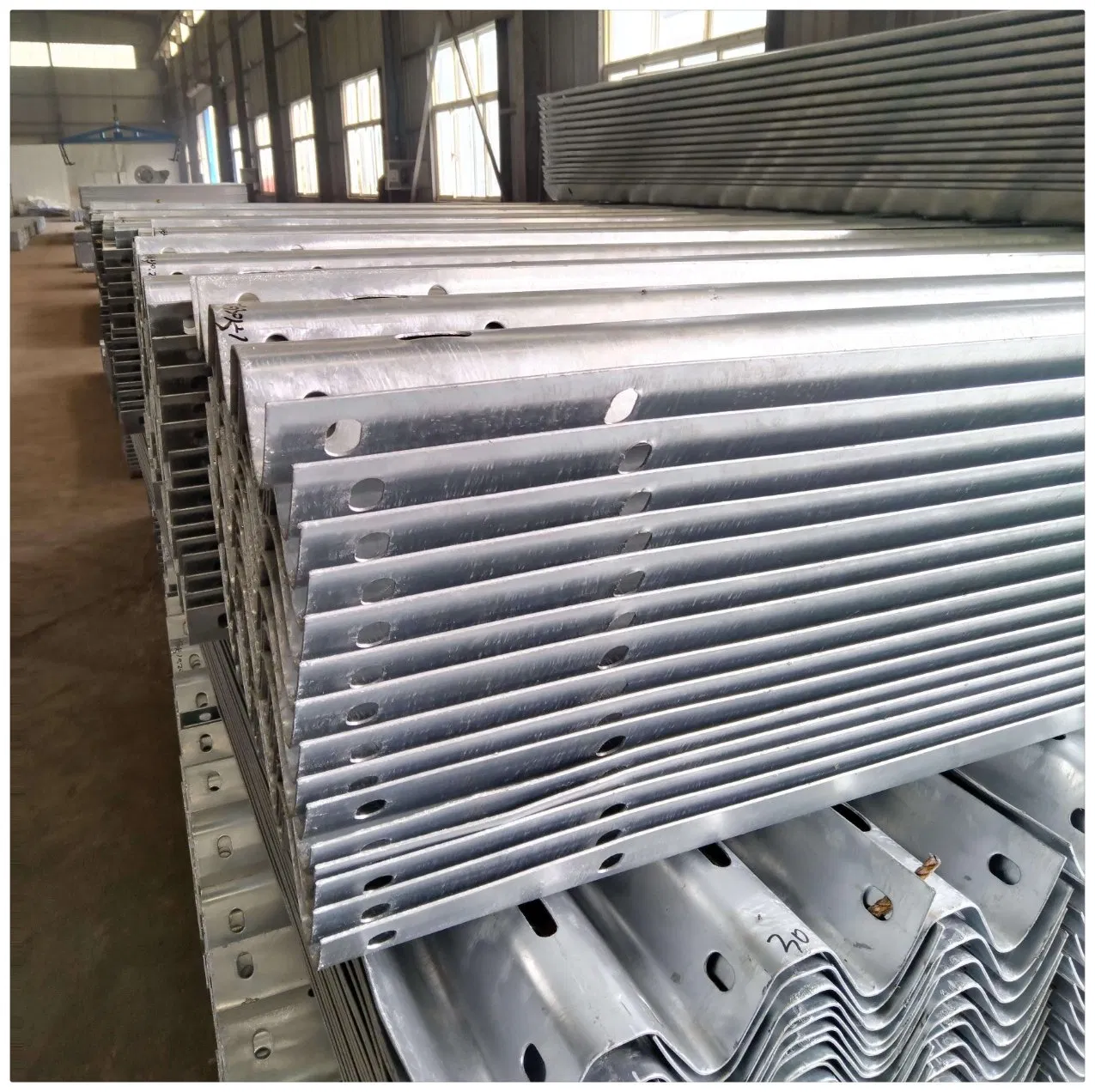 Durable Highway Crash Protection Three Beam Corrugated Thrie Beam Guardrail