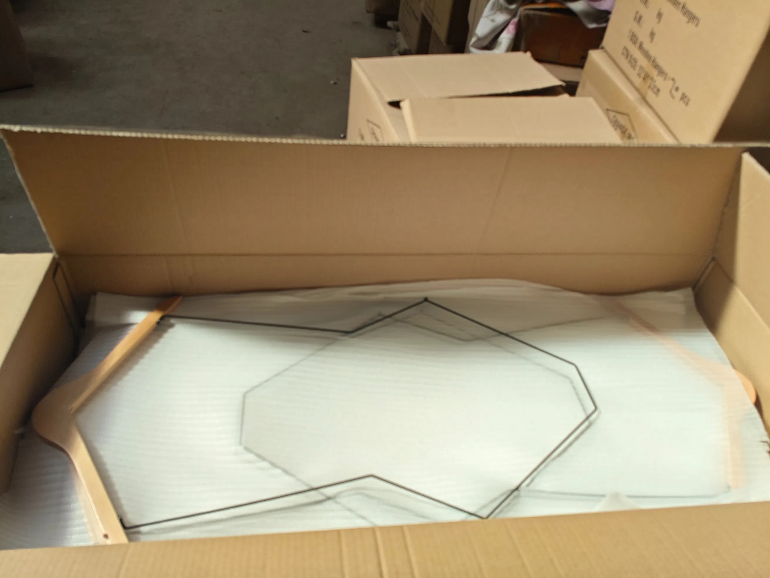 Factory Direct Sales of Swimming Suits, Swimsuit Hangers, Iron Swimsuit Hangers, Wholesale Swimming Trunks Racks