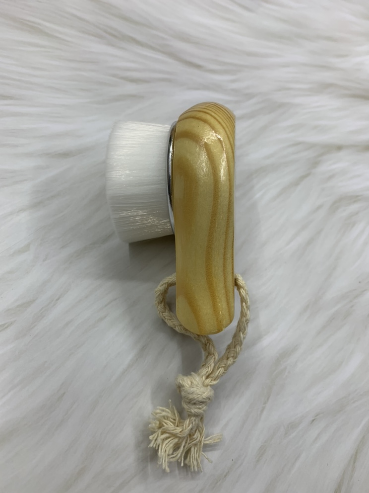 Wood Handle White Synthetic Hair Hanging Facial Brush