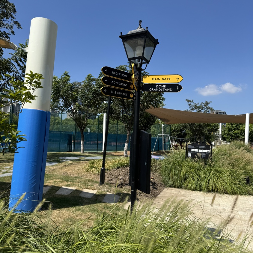 Stress-Reducing Universal Accessibility Integrated Sign with ISO 7001