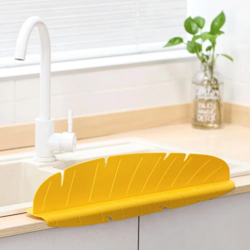 Water Guard for Kitchen Bathroom Sinks Banana Leaves Shape Strong Suction Ci21854