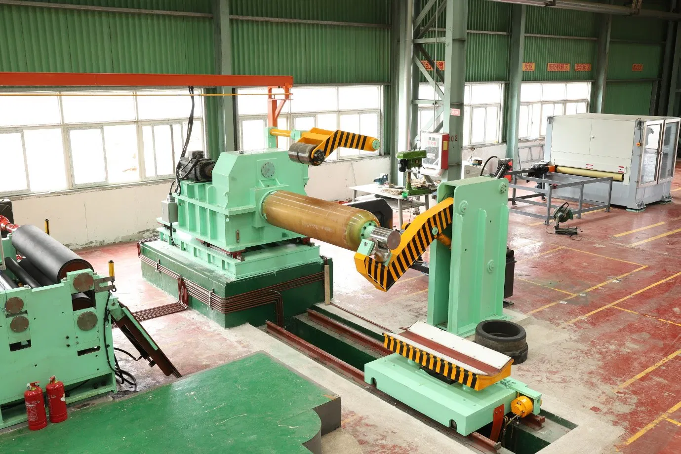 Шлифовальный станок с абразивным кругом и лентой