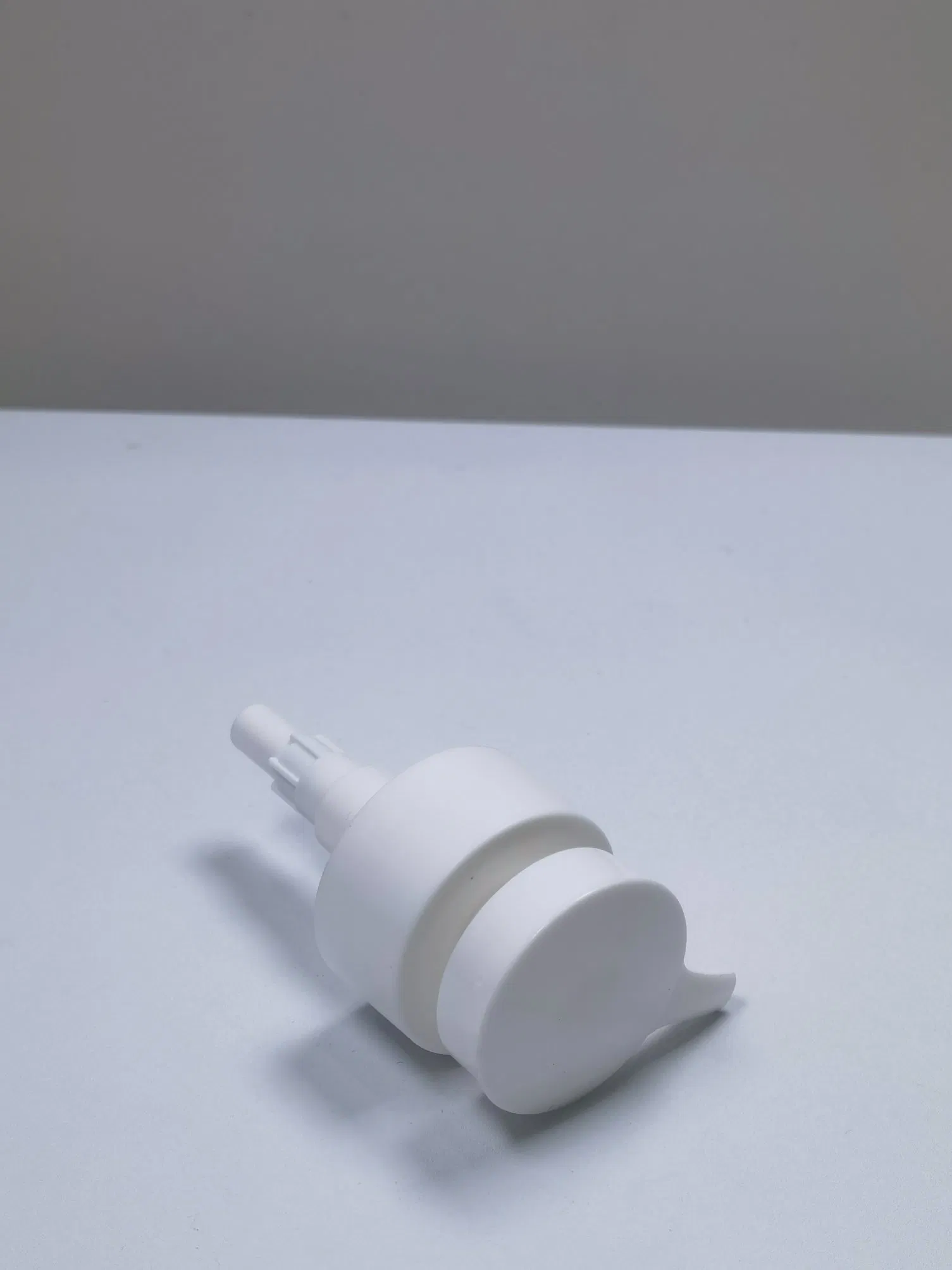 Professional Custom Cosmetic Packaging PP Plastic Blue Lotion Dispenser Pump for Shampoo Bottl