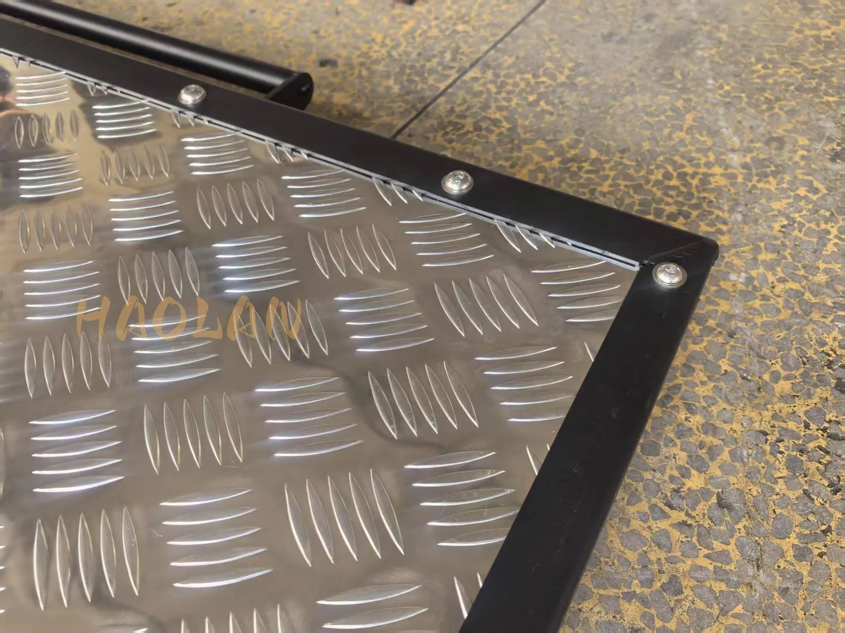 Алюминиевый выдвижной лоток для кузова пикапа