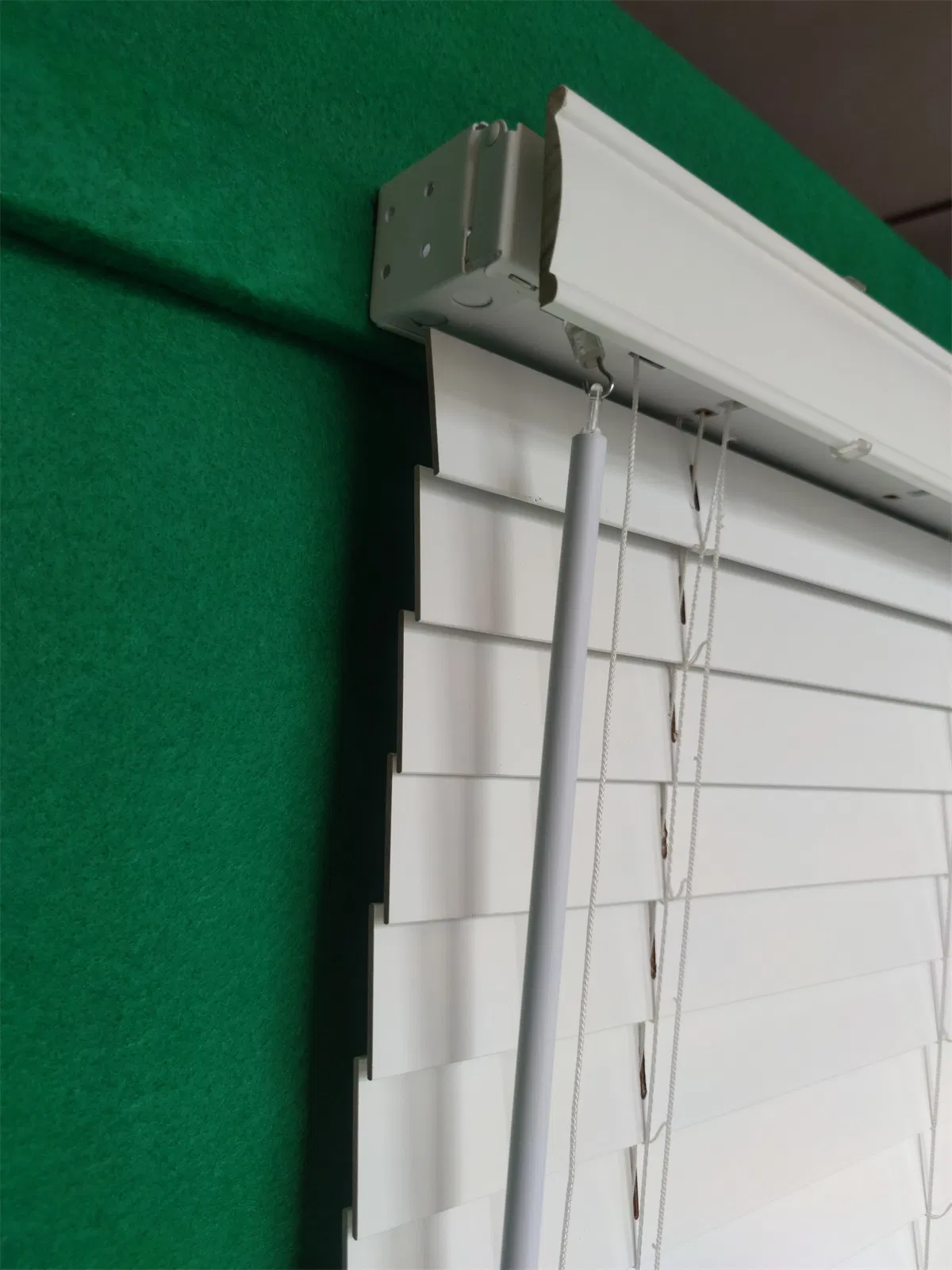 Good Price 50mm Slat High Profile Wand Cordless Wood Blinds