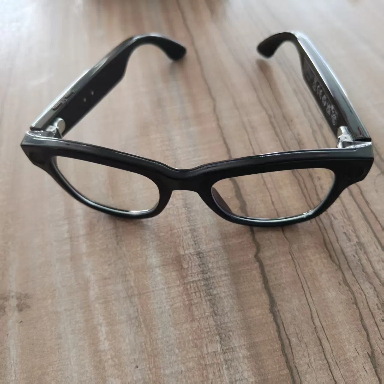 Умные очки с AI-переводчиком, камерой и шумоподавлением