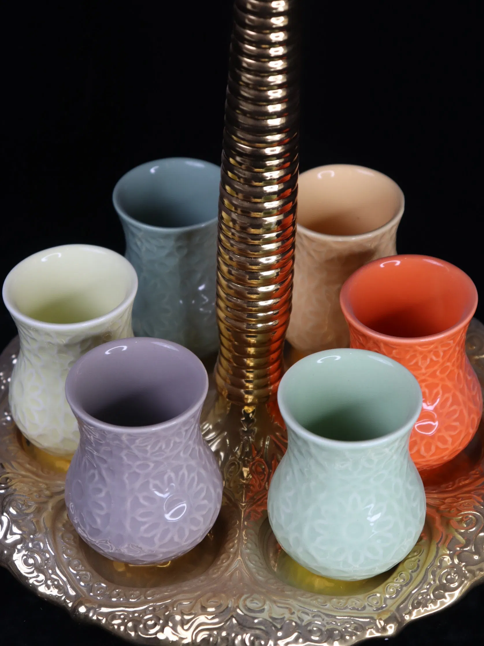 Elegant Gold Plated Iron Crockery Tray Set with Plastic Bowl