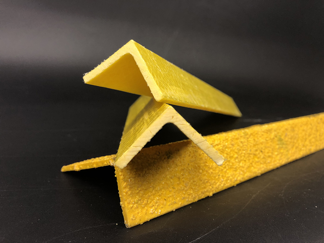 China Supplier High Strength Fiberglass FRP GRP Pultruded Angle Bar / L Type Channel for Support Beam