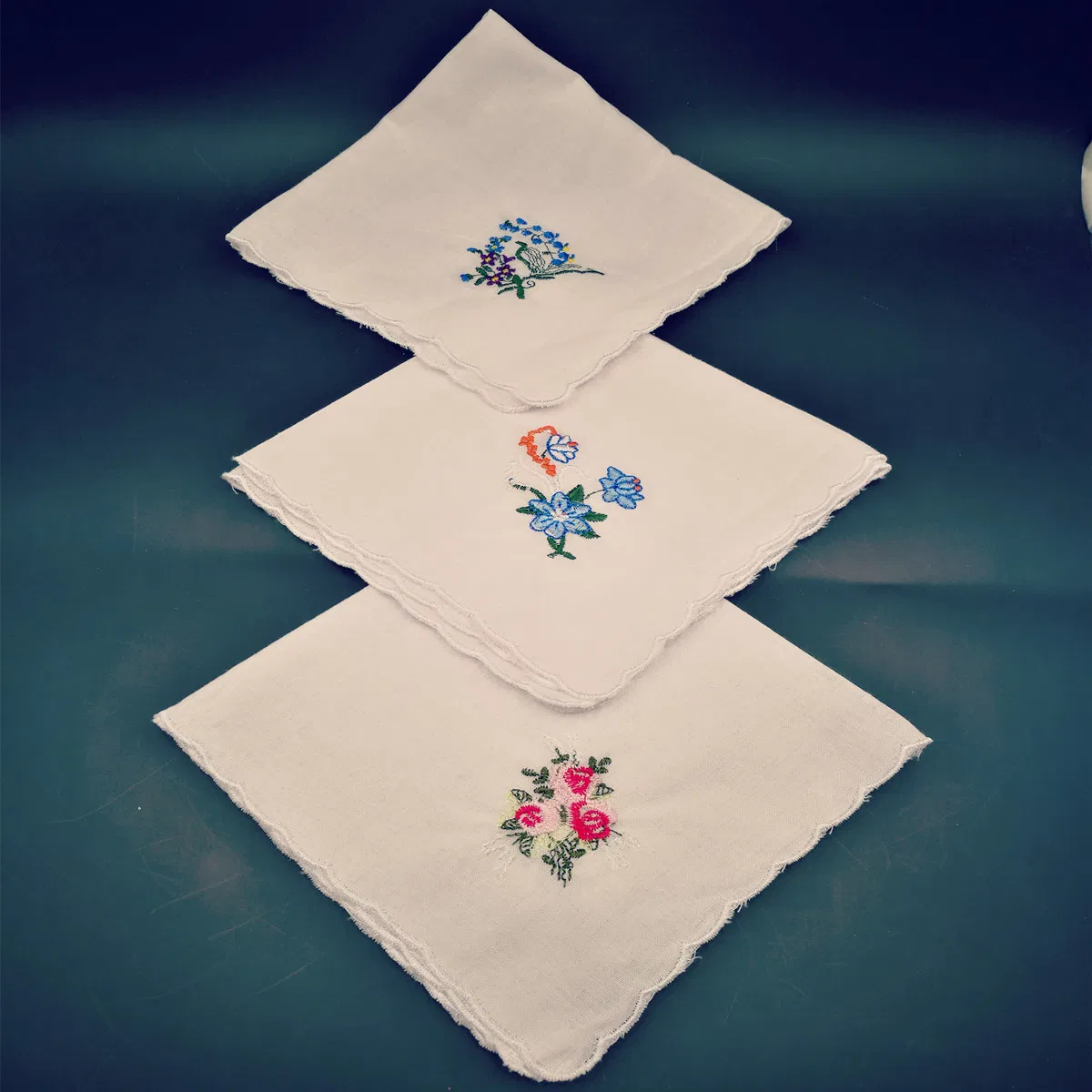 White Linen Cocktail Napkins Cup Mat Coaster with Scalloped Edge