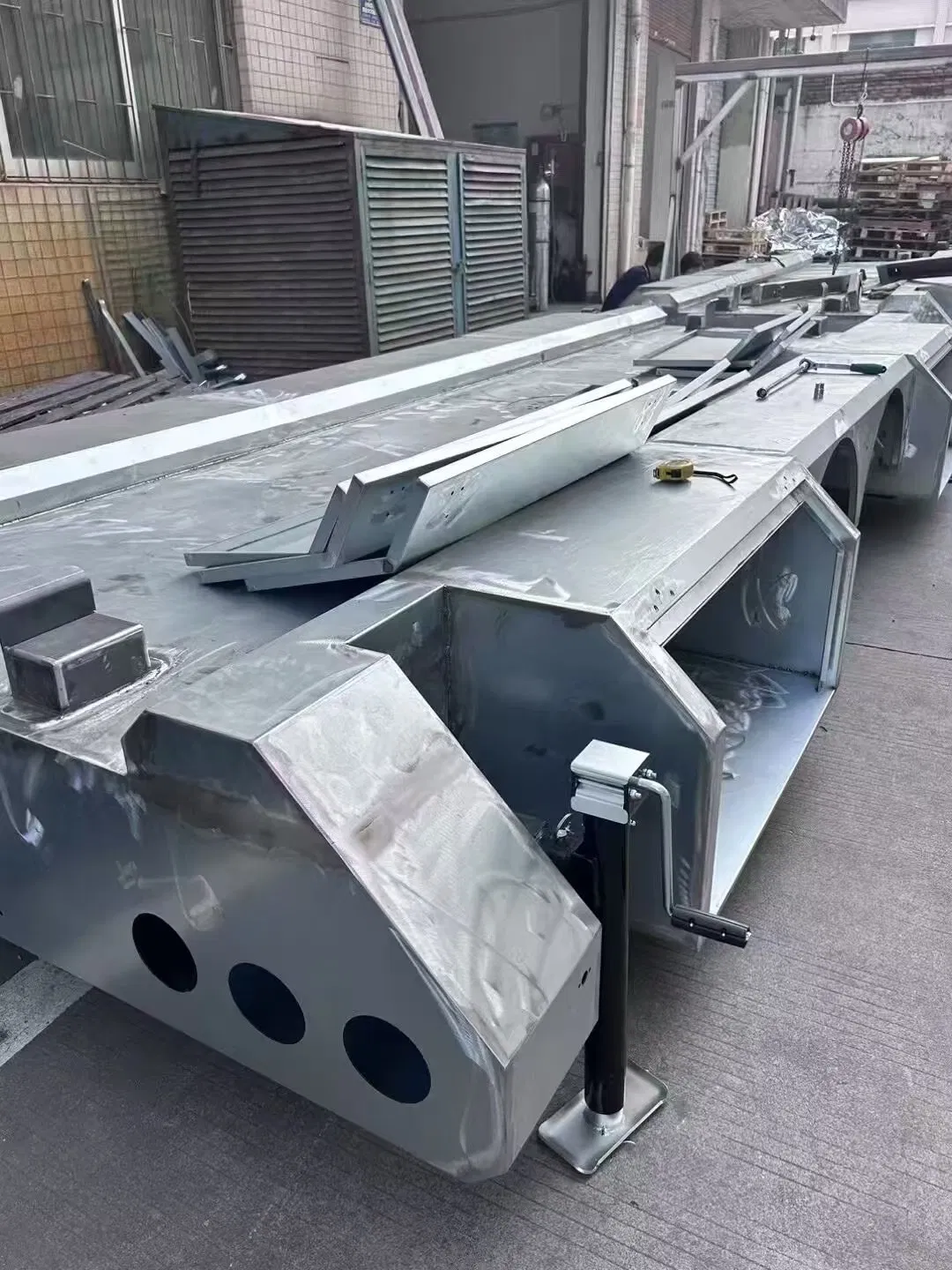 P4 Outdoor Mobile LED Trailers Display Screen Billboards Giant Advertising