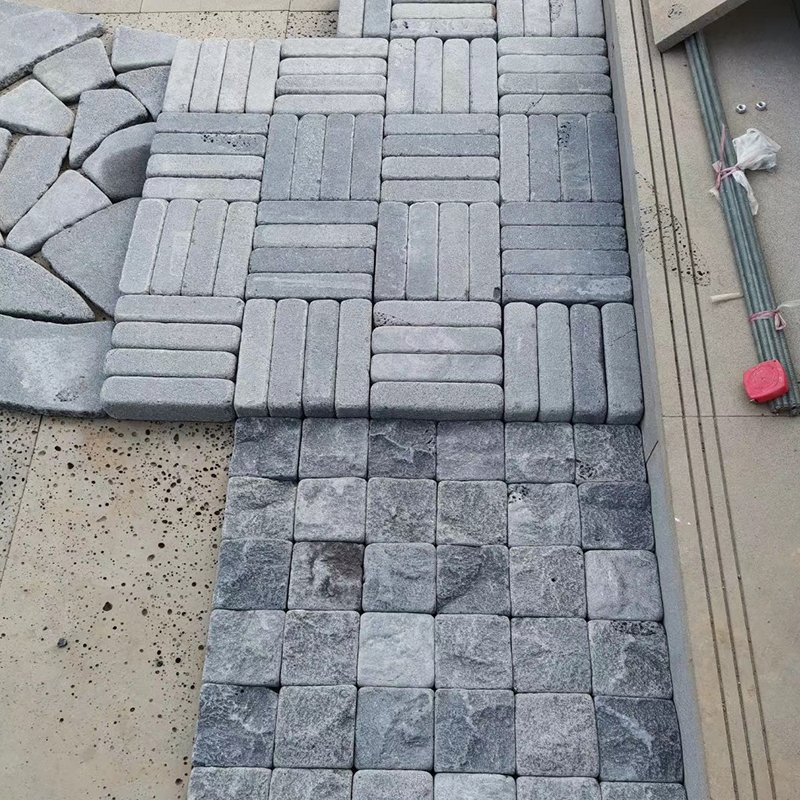 Hainan Black Stone Basalt Bluestone Tumbled Paving Cobbles Garden/Villa Project Price
