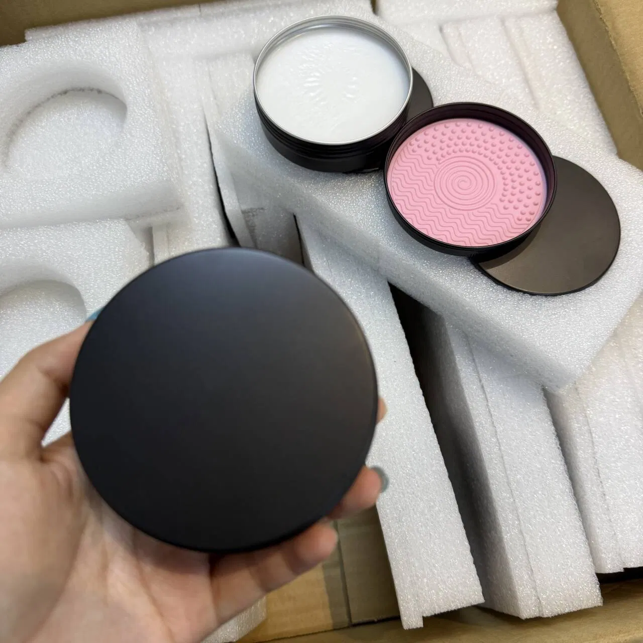 Makeup Brush Tools Cleaning Soap Peach Fragrance Inside with Silicone Pad Powder Puff Cleaner