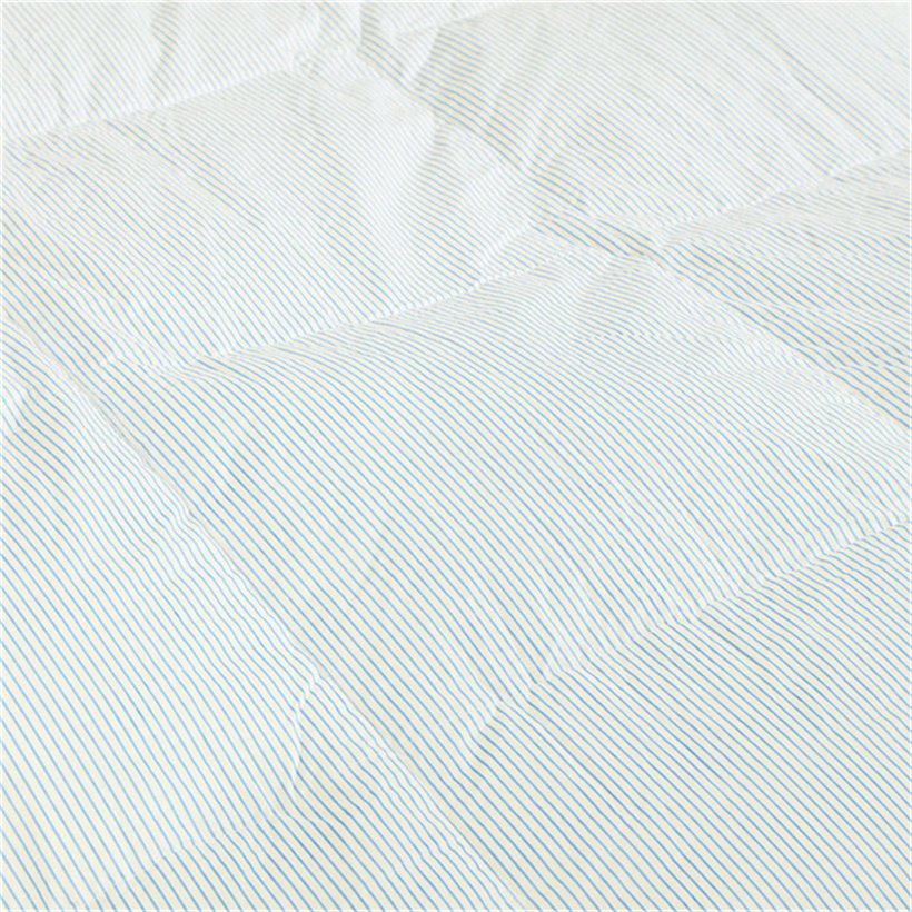 Breathable Summer Sleep Stripe Print Duvet with Lightweight Construction