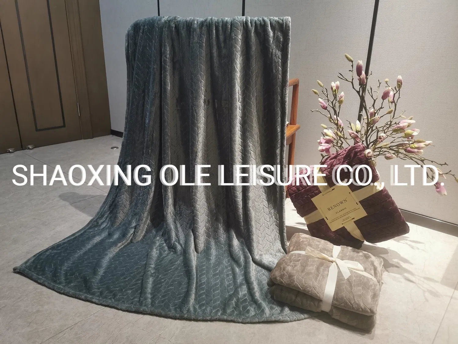 Factory Price Comfortable and Warm Embossed Flannel Blanket Ready Stock