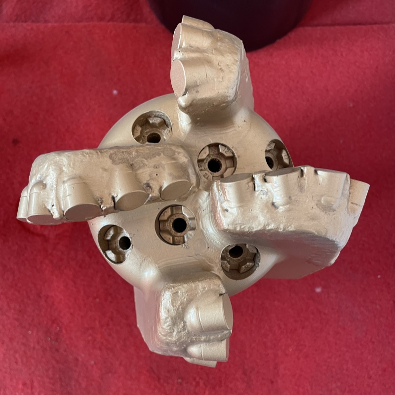 Oil Well Tungsten Carbide Tricone Roller Drill Bit 9-1/2 Inch Steel Body PDC Bit Mining Well Diamond Drilling Tools Water Well Drill Bit API Drilling Bit