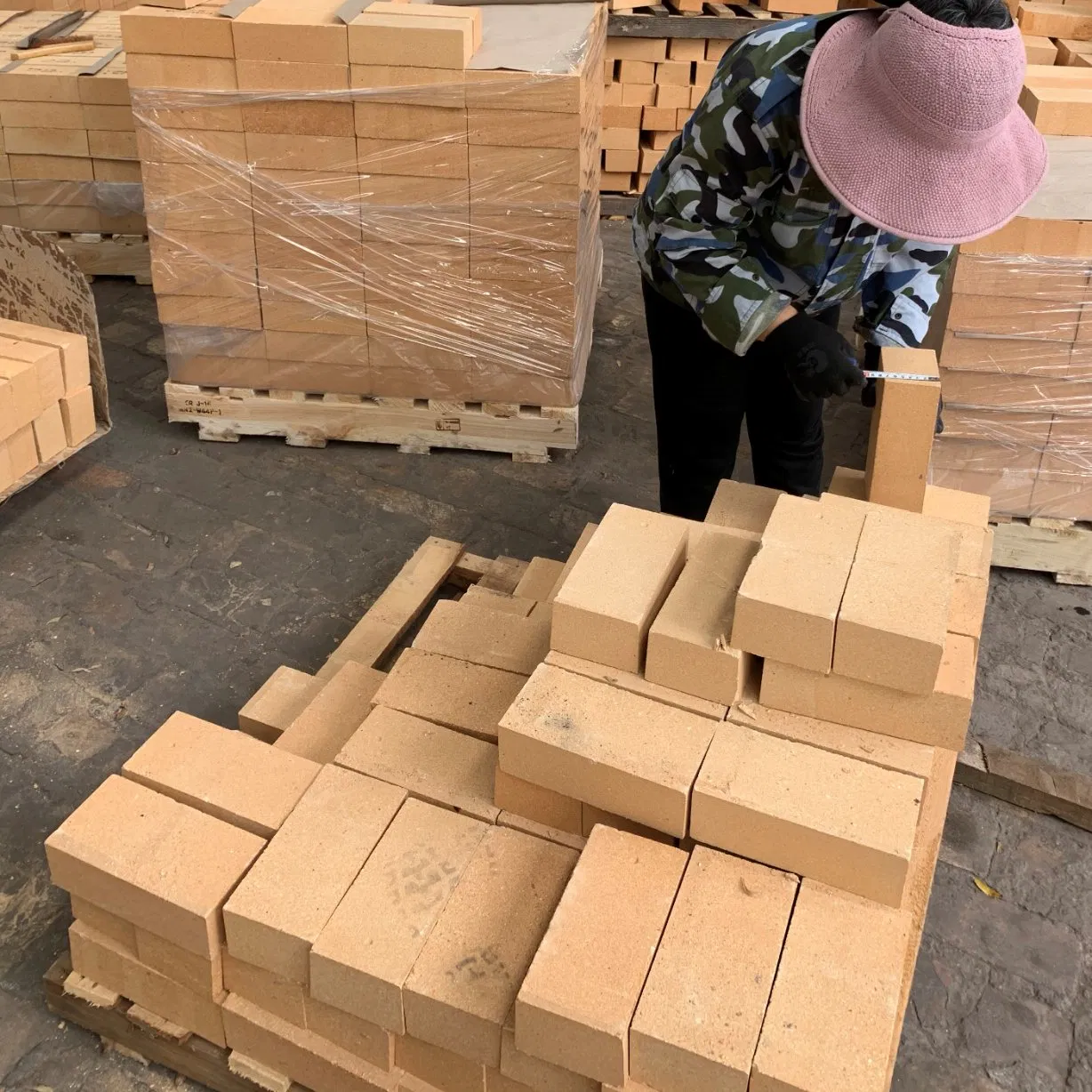 Огнеупорный кирпич шамотный